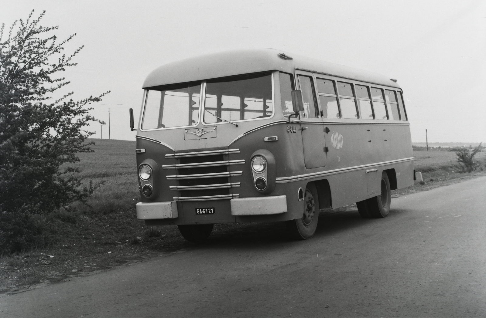 »ÁMG Mávaut busz GA 61-21 rendszámmal.« Leltári jelzet: 1395, 1957, Magyar Műszaki és Közlekedési Múzeum / Archívum / Negatívtár, MÁVAUT-organisation, Fortepan #132686