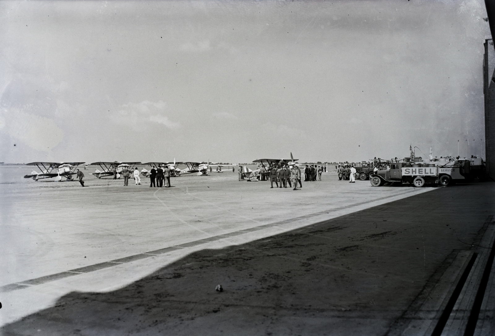 Hungary, Budaörs Airport, Budapest XI., osztrák Fiat Cr 32 (olasz gyártmányú) vadászrepülőgépek a repülőtér megnyitó ünnepségén. Leltári jelzet: 1553, 1937, Magyar Műszaki és Közlekedési Múzeum / Archívum / Negatívtár / Magyar Nemzeti Múzeum Történeti Képcsarnok gyűjteménye, airplane, fighter plane, Fiat-brand, airport, Shell-brand, Budapest, Fortepan #132695