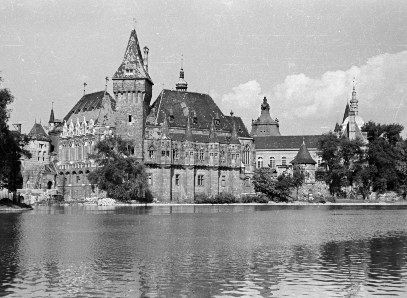 Hungary, Budapest XIV., Városligeti-tó, Vajdahunyad vára., 1955, Mohl József, castle, lake, Ignác Alpár-design, eclectic architecture, Budapest, Fortepan #13272