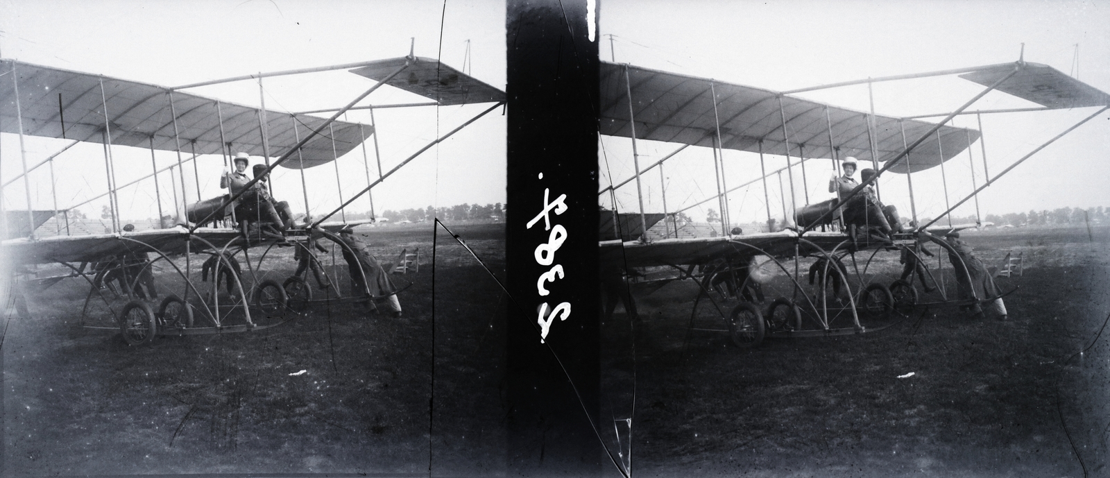 Hungary, Budapest X., Rákosmező, Budapesti Nemzetközi Repülőverseny 1910. június 5-17. között. A repülőgépben, az osztrák repülés egyik úttörője, Adolf Warchalowszky mellett Auguszta főhercegnő ül. Leltári jelzet: 2387, 1910, Magyar Műszaki és Közlekedési Múzeum / Archívum / Negatívtár / Magyar Nemzeti Múzeum Történeti Képcsarnok gyűjteménye, airplane, stereophoto, Budapest, Fortepan #132722