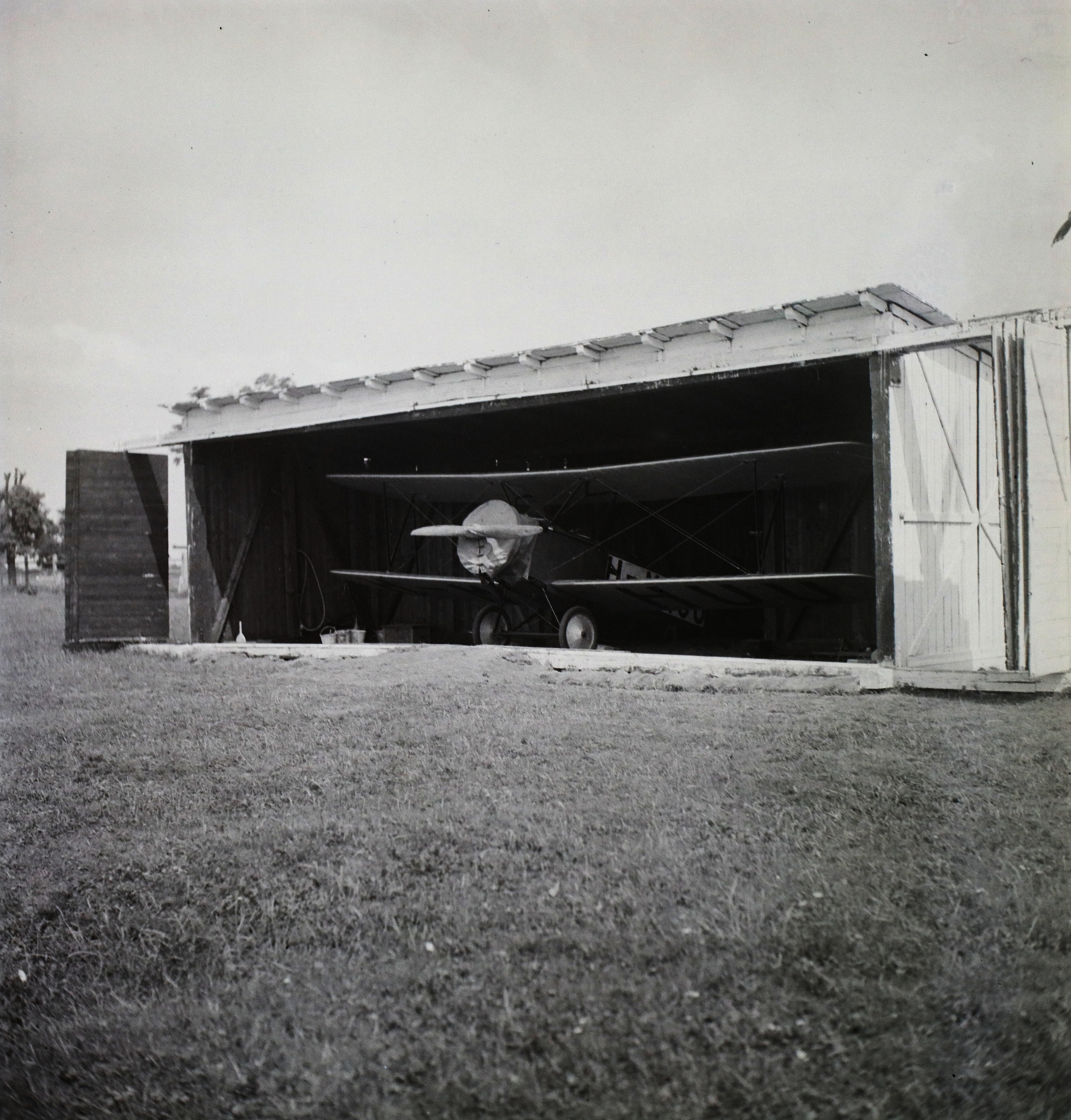 Hungary, Mátyásföld Airport, Budapest XVI., Hungária típusú iskolarepülőgép. Leltári jelzet: 2843, 1935, Magyar Műszaki és Közlekedési Múzeum / Archívum / Negatívtár / özv Szintai Józsefné gyűjteménye, hangar, airport, Budapest, Fortepan #132737