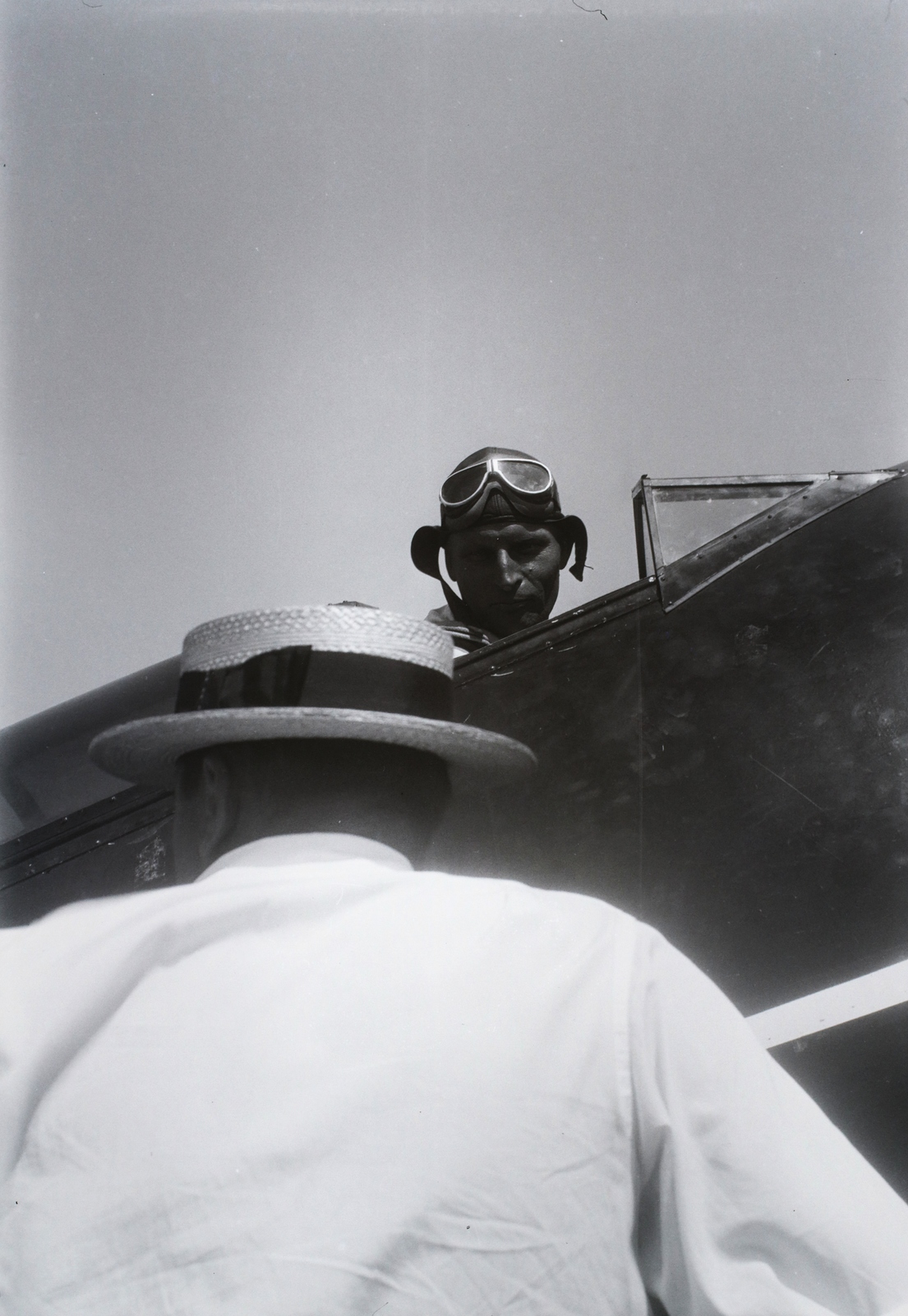 »J. for H - Lockheed Sirius típusú repülőgép A gépben gyári pilóta, háttal Endresz.« Leltári jelzet: 16772, 1931, Magyar Műszaki és Közlekedési Múzeum / Archívum / Negatívtár / Czapáry Jenőné gyűjteménye, repülőgép, pilóta, Fortepan #132755