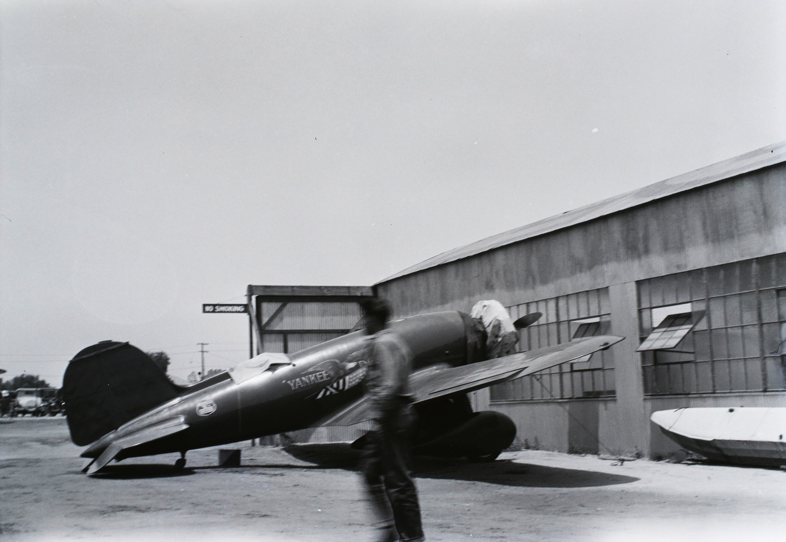»Egy special együléses Lockheed "Sirius" gép.« Leltári jelzet: 16815, 1931, Magyar Műszaki és Közlekedési Múzeum / Archívum / Negatívtár / Czapáry Jenőné gyűjteménye, repülőgép, hangár, Fortepan #132783