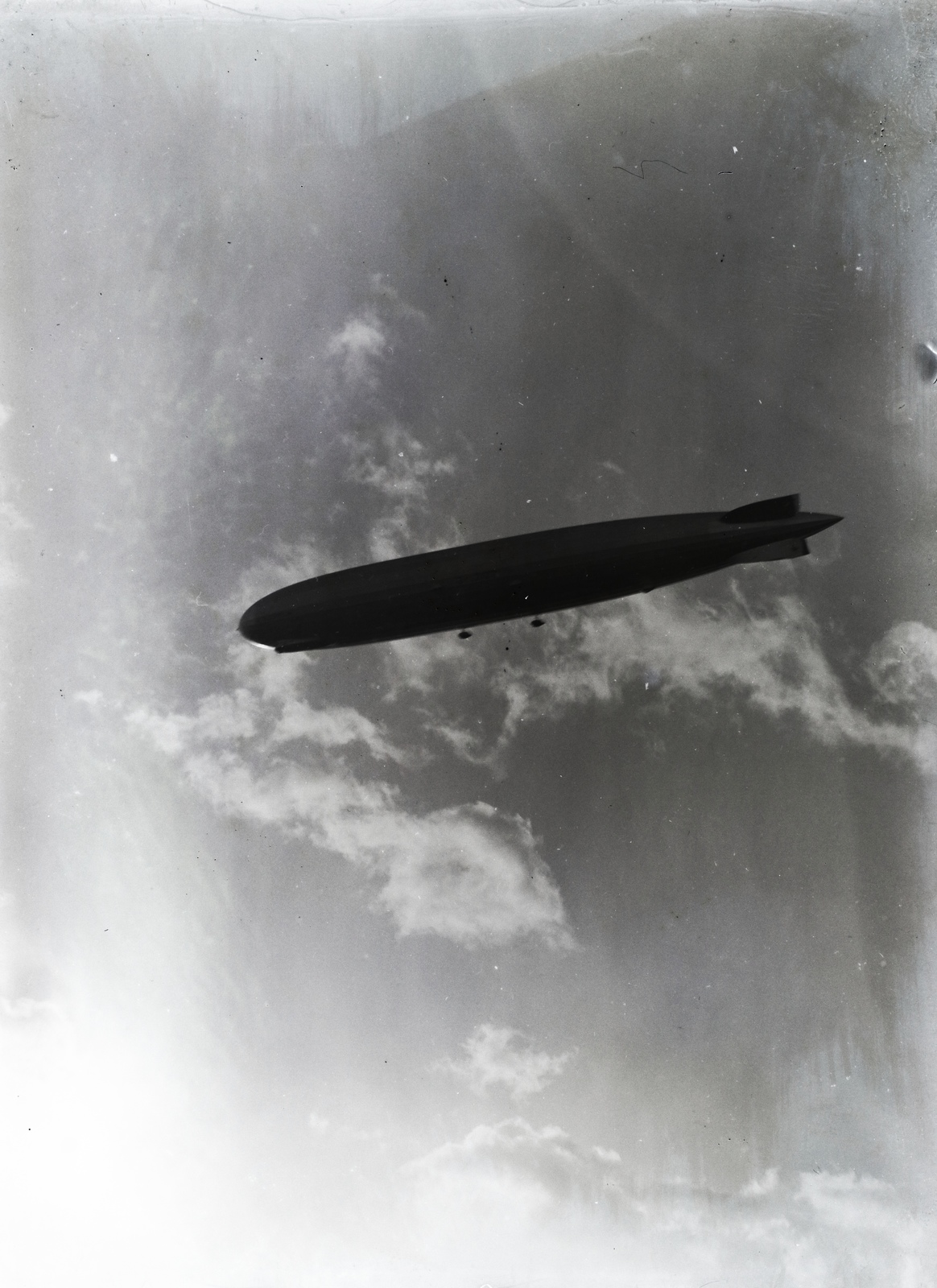 Magyarország, Budapest, a Graf Zeppelin léghajó. Leltári jelzet: 17675, 1931, Magyar Műszaki és Közlekedési Múzeum / Archívum / Negatívtár / Schauschek János gyűjteménye, léghajó, Fortepan #132822