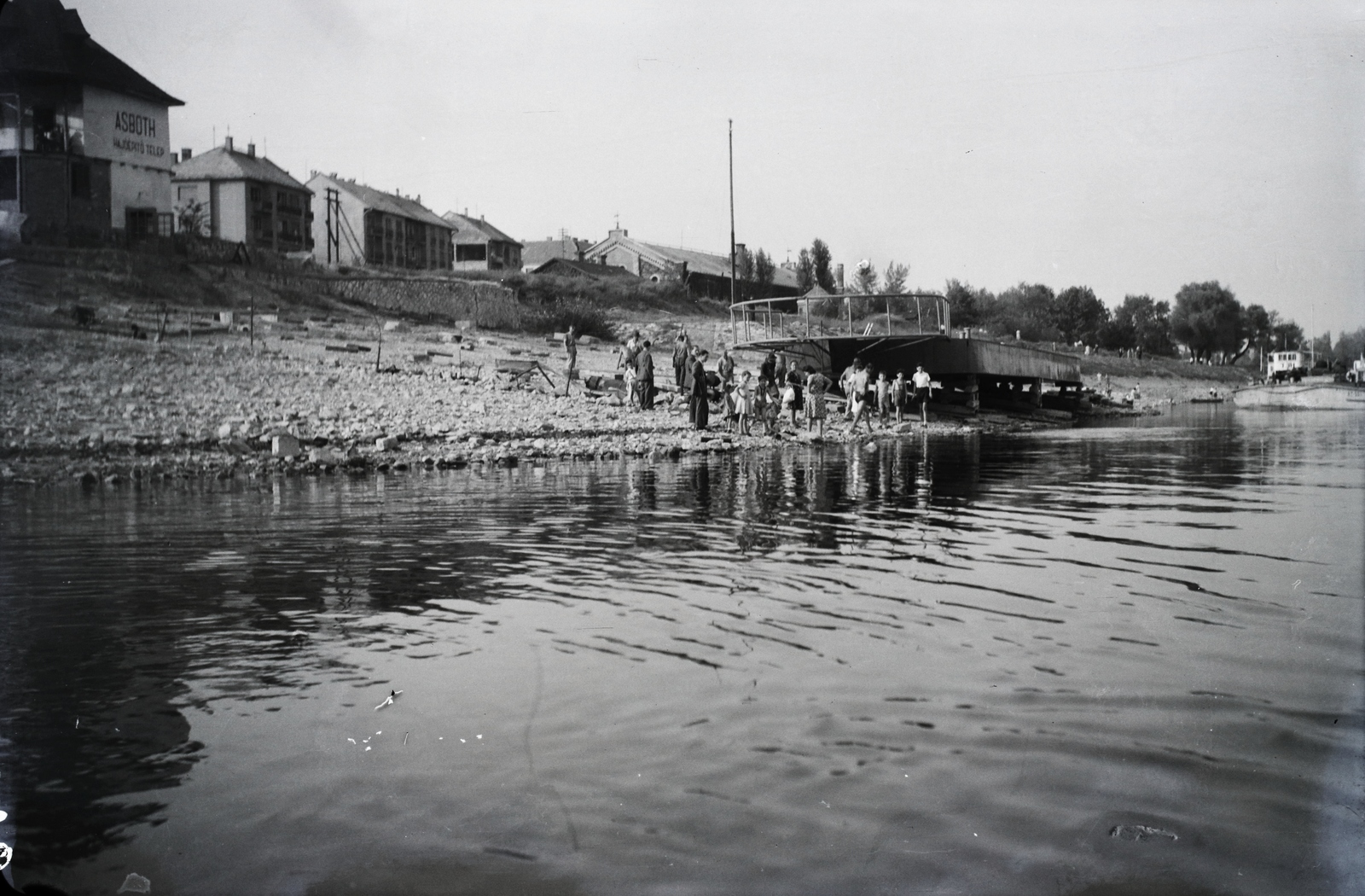 Hungary, Budapest III., Árpád fejedelem útja 50., Asboth hajóépítő telep, az AT 50/2 légcsavaros hajó vízre bocsátása 1947. szeptember 21-én. Leltári jelzet: 973, 1947, Magyar Műszaki és Közlekedési Múzeum / Történeti Fényképek Gyűjteménye / Asboth Oszkár gyűjteménye, Budapest, shipbuilding, Fortepan #132840