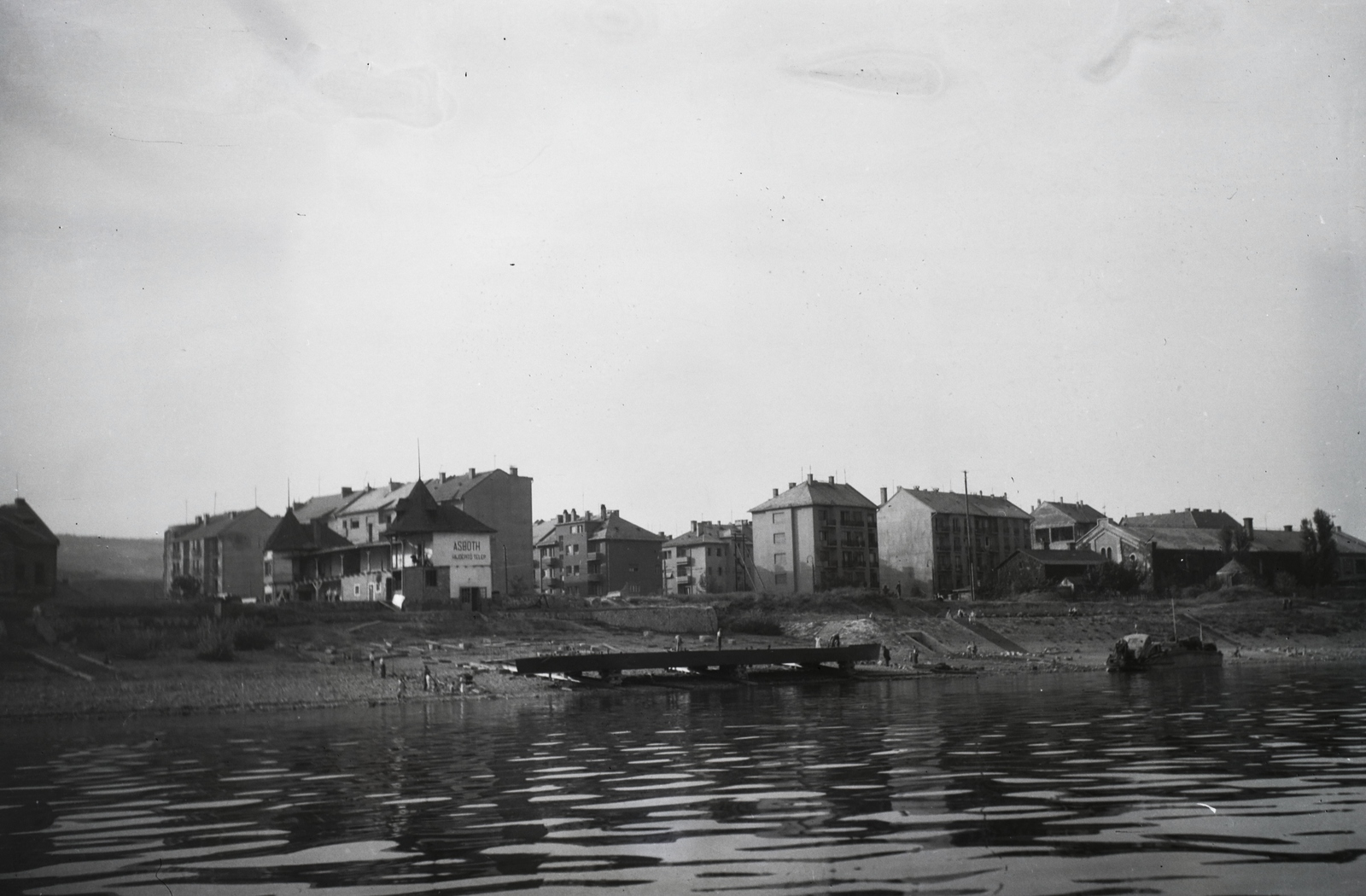 Hungary, Budapest III., Árpád fejedelem útja 50., Asboth hajóépítő telep, az AT 50/2 légcsavaros hajó vízre bocsátása 1947. szeptember 21-én. Leltári jelzet: 975, 1947, Magyar Műszaki és Közlekedési Múzeum / Történeti Fényképek Gyűjteménye / Asboth Oszkár gyűjteménye, Budapest, shipbuilding, Fortepan #132848