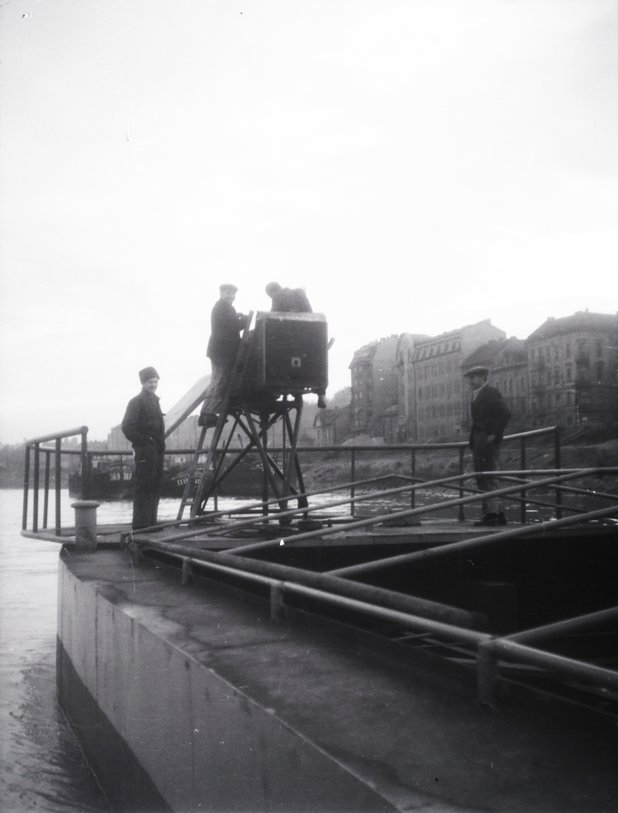 Hungary, Budapest III., Árpád fejedelem útja 50., Asboth hajóépítő telep, az AT 50/2 légcsavaros hajó motorjának szerelése. Leltári jelzet: 1002, 1947, Magyar Műszaki és Közlekedési Múzeum / Történeti Fényképek Gyűjteménye / Asboth Oszkár gyűjteménye, Budapest, shipbuilding, Fortepan #132850