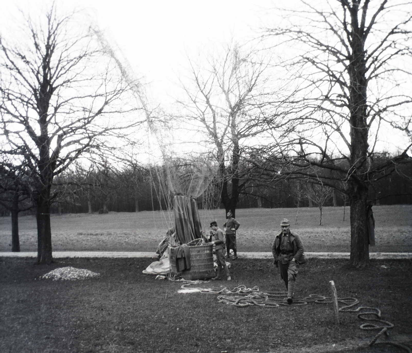 Magyarország, »Felvétel a Hungaria léggömb magyarországi útjáról.« Leltári jelzet: 29147, 1928, Magyar Műszaki és Közlekedési Múzeum / Archívum / Negatívtár / Kolbányi Géza gyűjteménye, kosár, kötél, Fortepan #132862