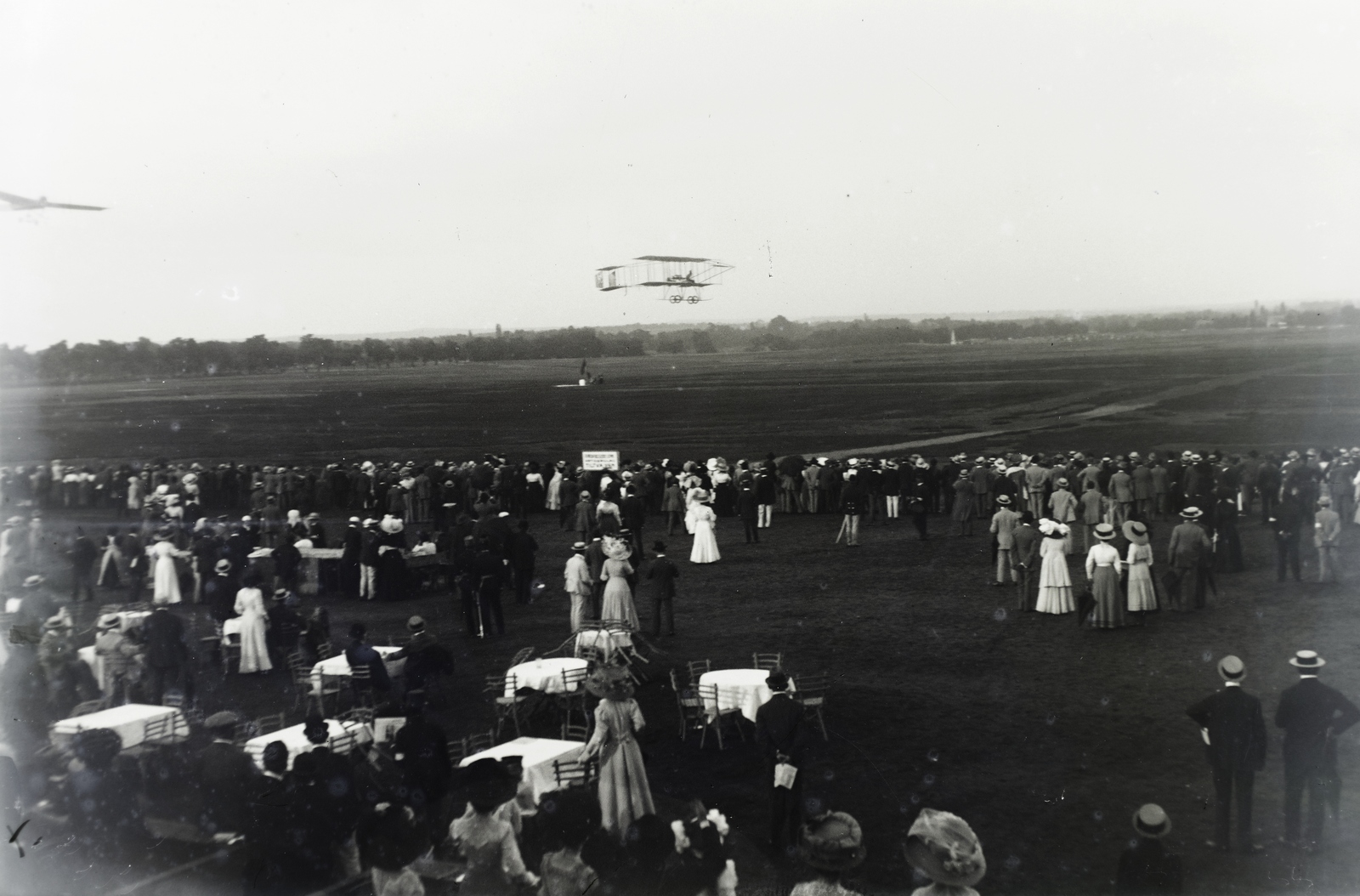 Magyarország, »Budapesti Nemzetközi Repülőverseny, 1910. Június 5-17., Rákosmező. Farman gép« Leltári jelzet: 29788, 1910, Magyar Műszaki és Közlekedési Múzeum / Archívum / Negatívtár / Pölös István gyűjteménye, Czakó Ferenc, repülőgép, Fortepan #132897