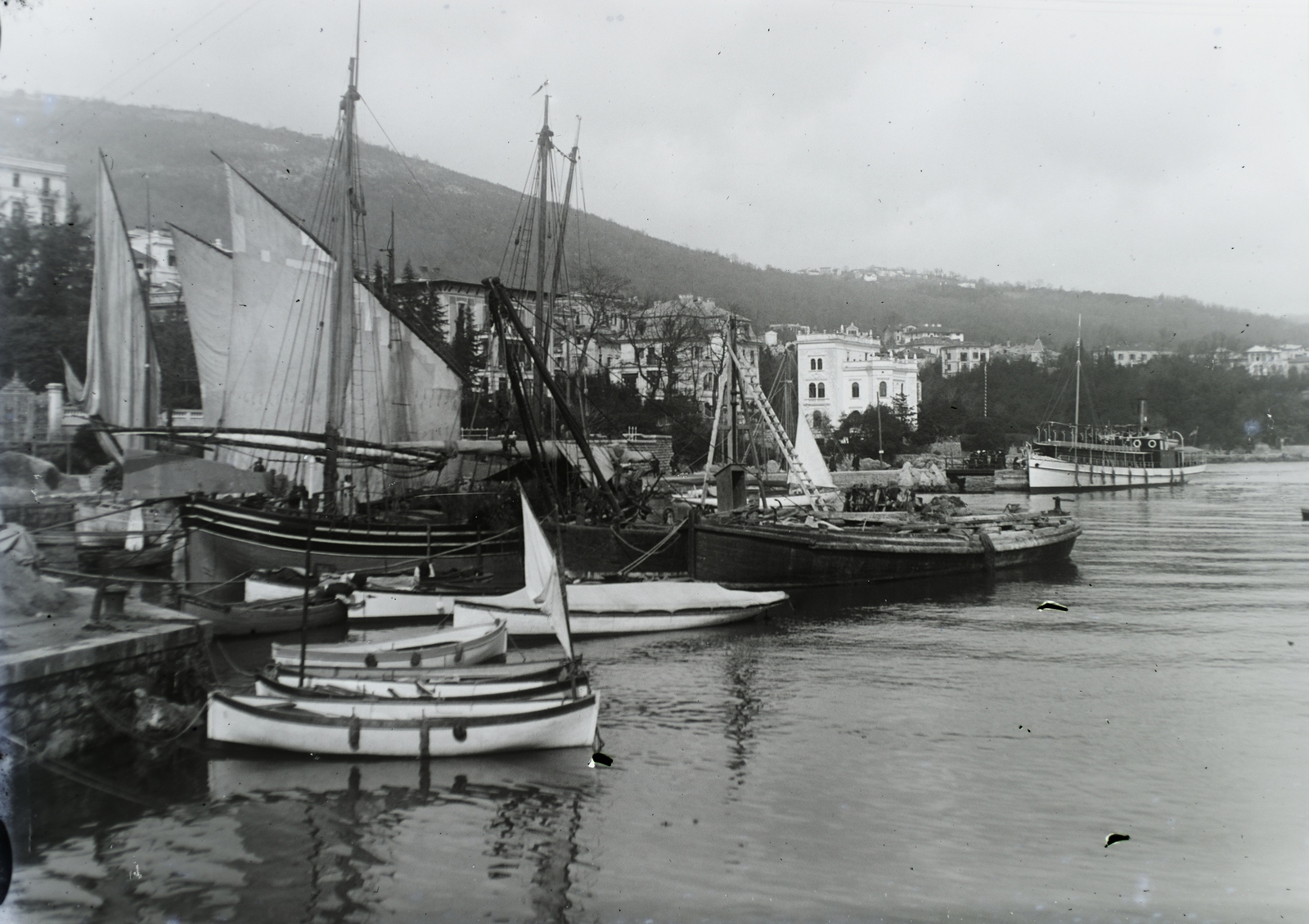 Croatia, Opatija,Adria, kikötő. Leltári jelzet: 29874, 1911, Magyar Műszaki és Közlekedési Múzeum / Archívum / Negatívtár / Pölös István gyűjteménye, Czakó Ferenc, ship, sailboat, port, Fortepan #132975
