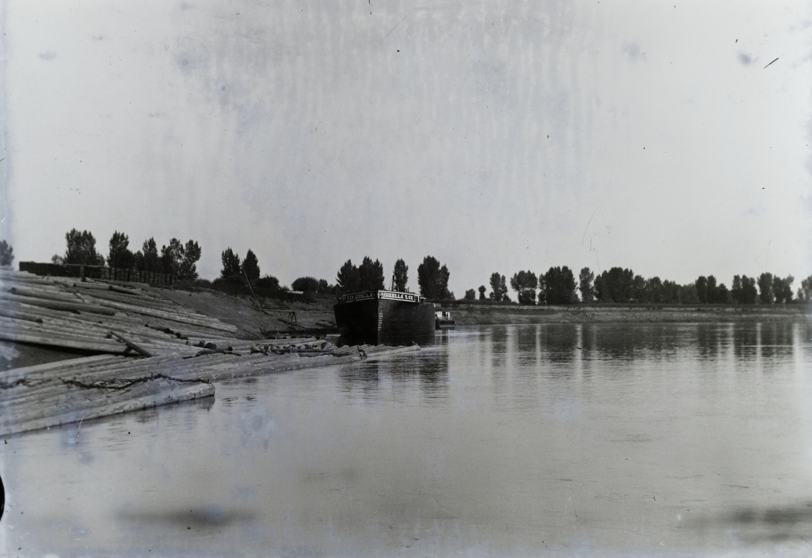 Hungary, a képen a Gizella vasuszály látható, ekkor ez volt a legnagyobb hordképességű uszály Magyarországon. Leltári jelzet: 29881, 1911, Magyar Műszaki és Közlekedési Múzeum / Archívum / Negatívtár / Pölös István gyűjteménye, Czakó Ferenc, steamboat, Gizella steamer, Fortepan #132982