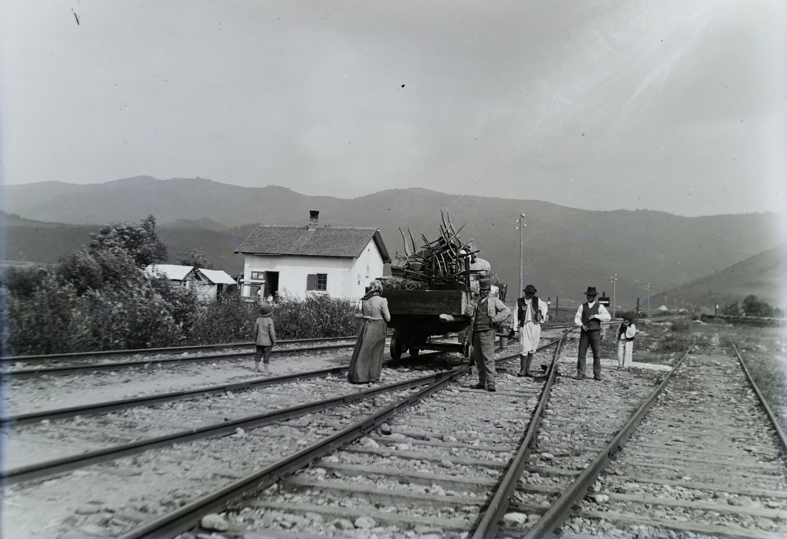 Romania,Transylvania, Petrova, vasútállomás. Leltári jelzet: 29928, 1916, Magyar Műszaki és Közlekedési Múzeum / Archívum / Negatívtár / Pölös István gyűjteménye, Czakó Ferenc, First World War, moving, Fortepan #133026
