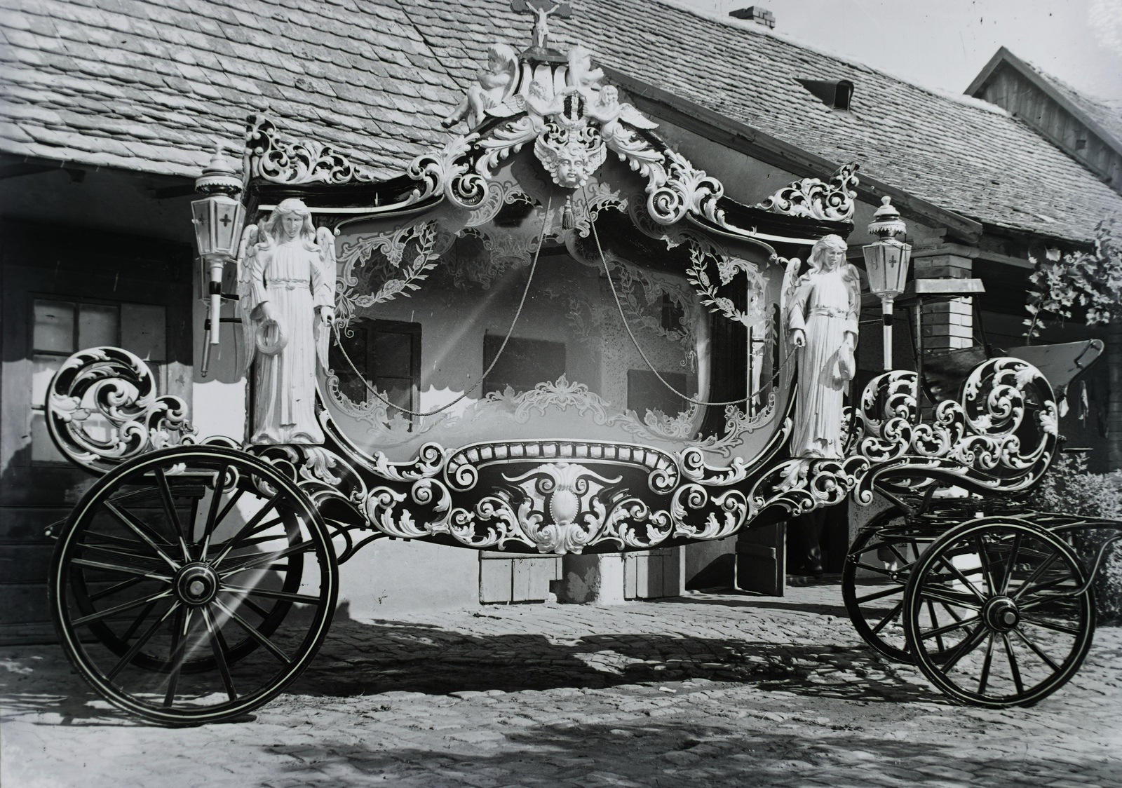 »Halottaskocsi.« Leltári jelzet: 29956, 1930, Magyar Műszaki és Közlekedési Múzeum / Archívum / Negatívtár / Pölös István gyűjteménye, Czakó Ferenc, halottaskocsi, Fortepan #133050