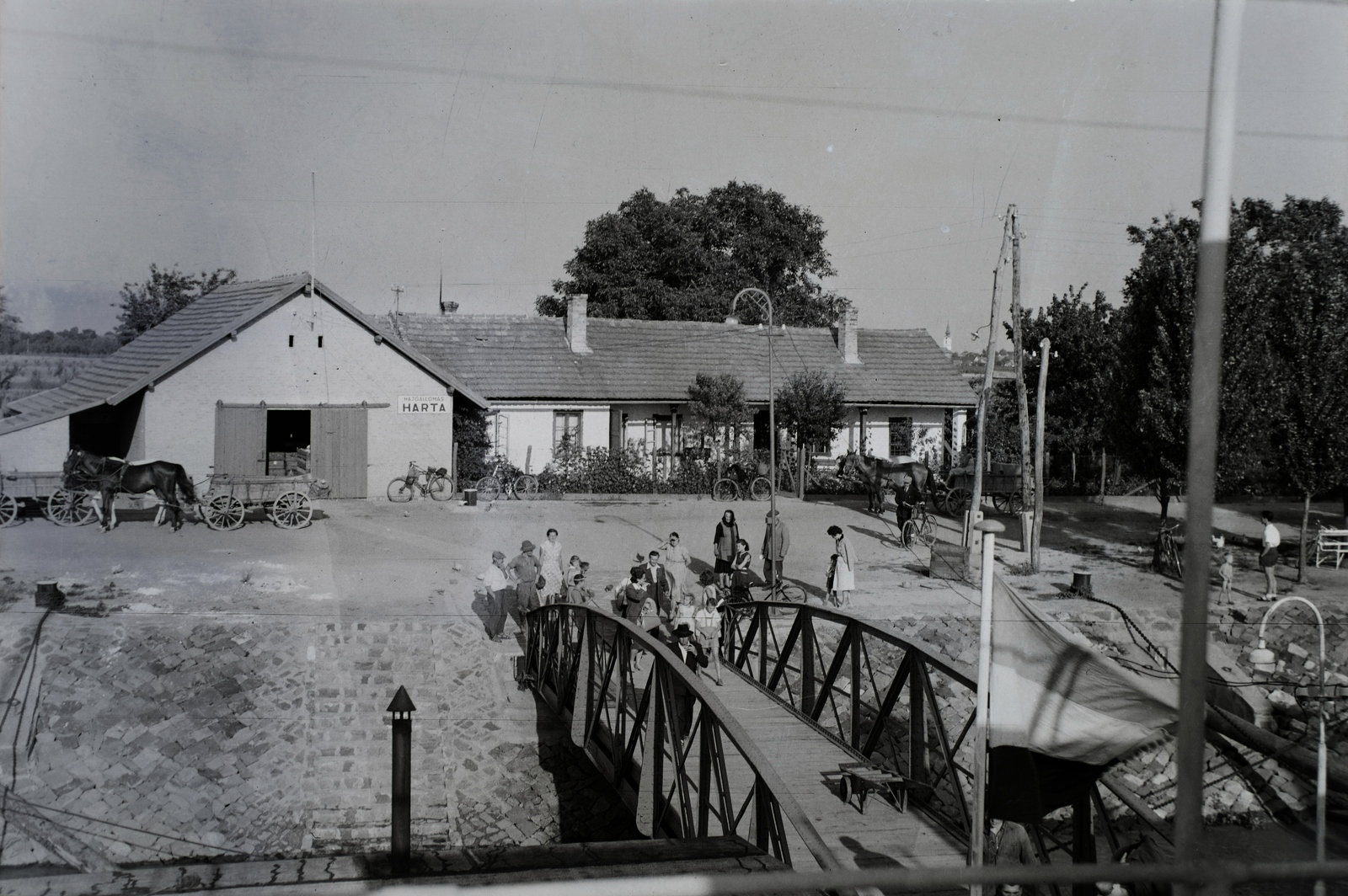 Hungary, Harta, hajóállomás. Leltári jelzet: 30616, 1954, Magyar Műszaki és Közlekedési Múzeum / Archívum / Negatívtár / Szollár Ferenc gyűjteménye, bridge, truss bridge, Horse-drawn carriage, boat station, Fortepan #133067