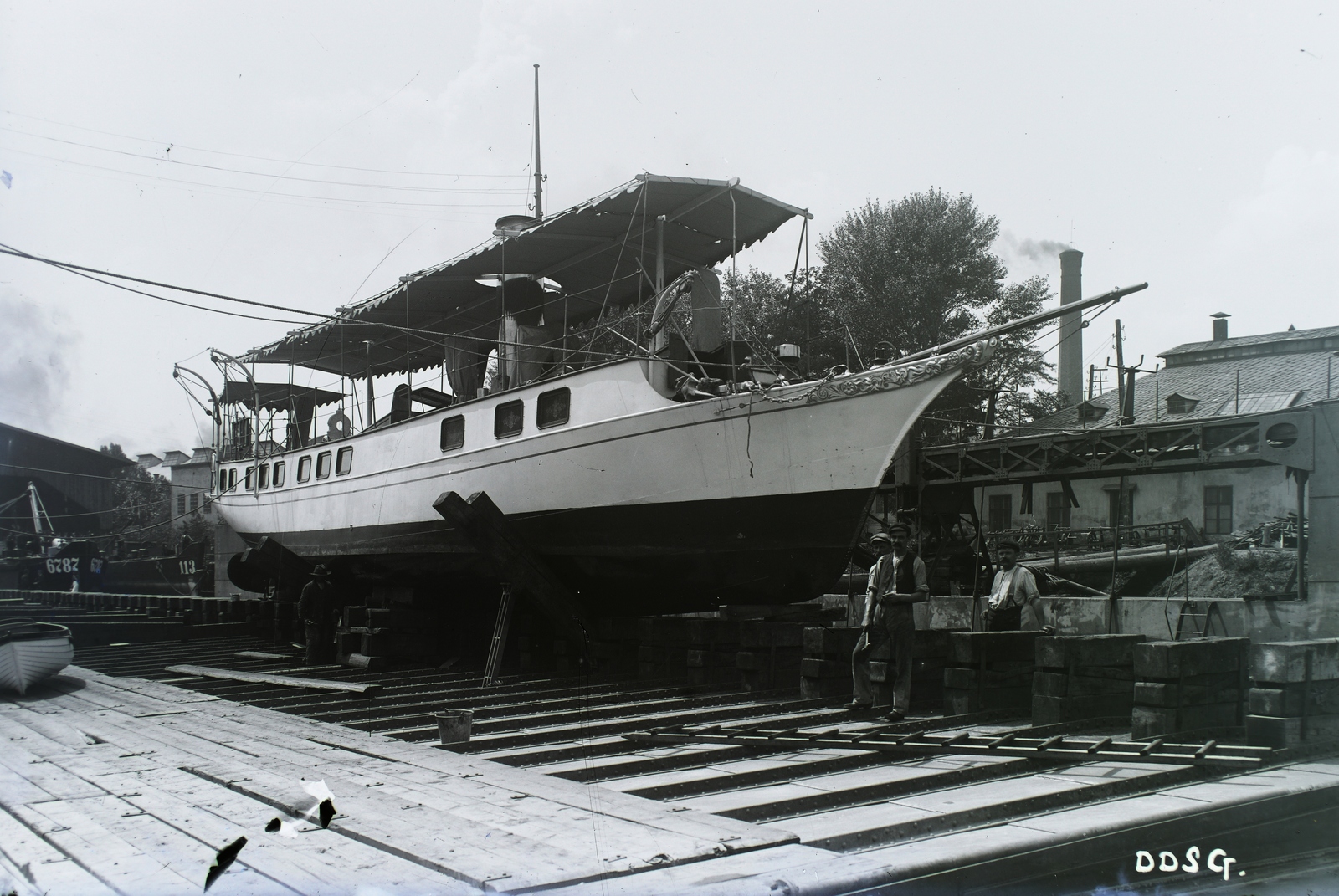 Magyarország, Óbuda, Budapest III., Óbudai Hajógyár, a dokkban a Napsugár yacht, csavaros gőzhajó. Leltári jelzet: N112, 1929, Magyar Műszaki és Közlekedési Múzeum / Történeti Fényképek Gyűjteménye / Óbudai Hajógyár gyűjteménye, Budapest, Fortepan #133128