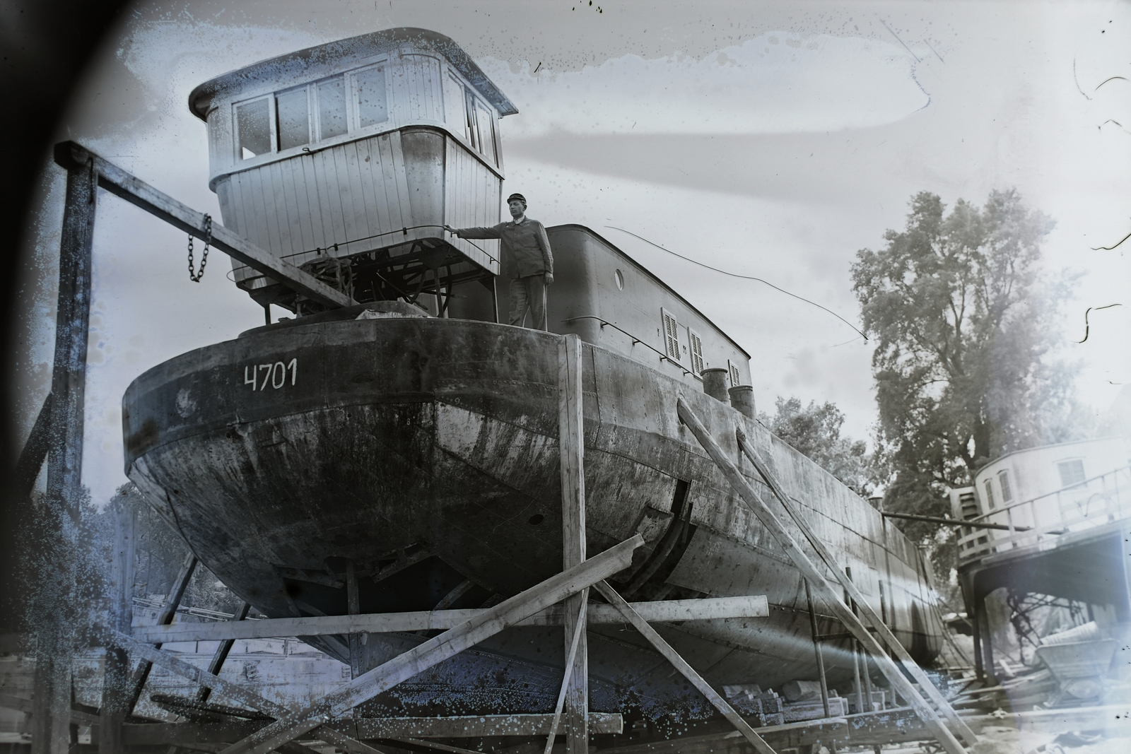 Hungary, Óbuda, Budapest III., Óbudai Hajógyár, uszály a sólyán. Leltári jelzet: N246, 1930, Magyar Műszaki és Közlekedési Múzeum / Történeti Fényképek Gyűjteménye / Óbudai Hajógyár gyűjteménye, Budapest, bottom view, boatyard, Fortepan #133188