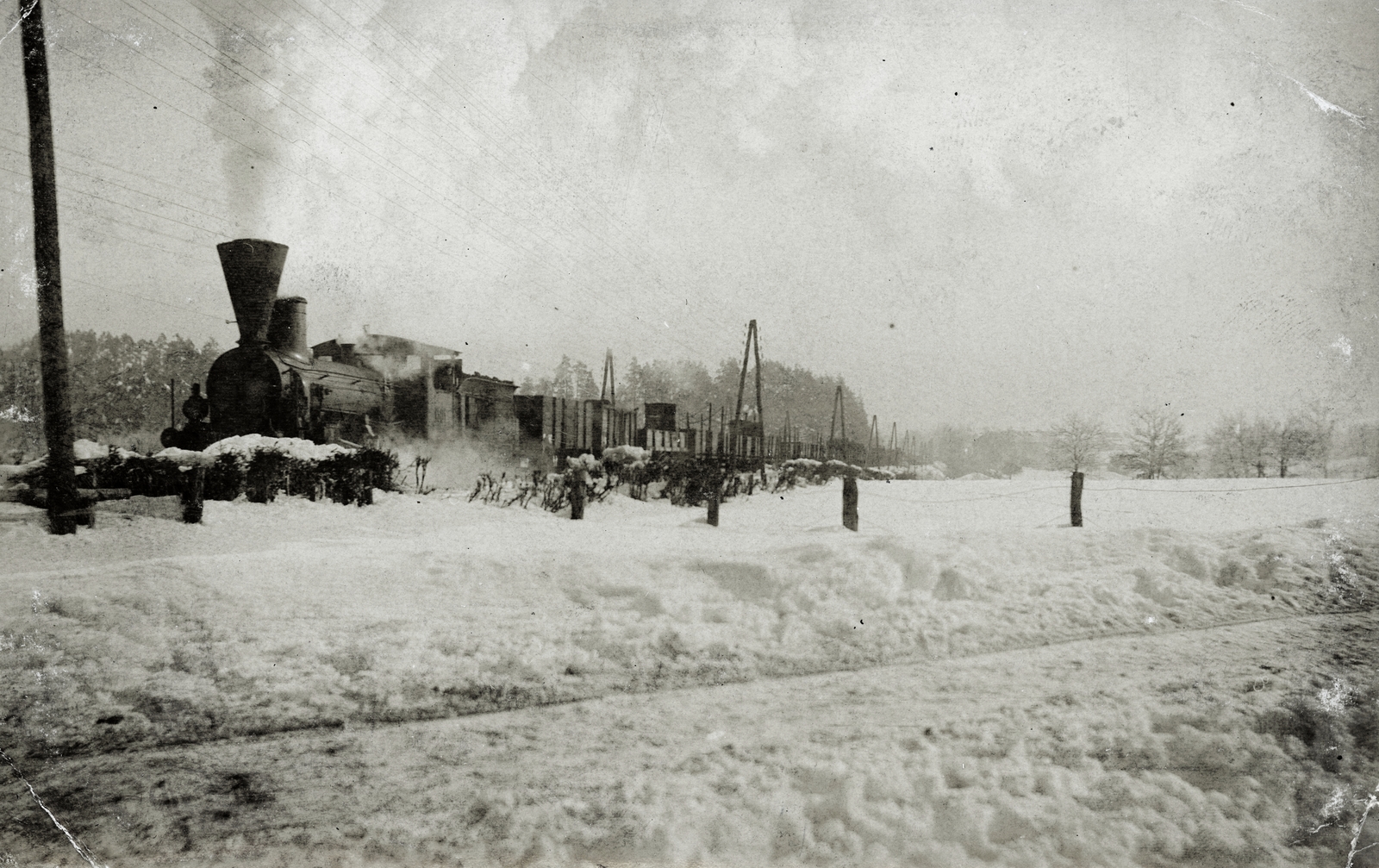 Lengyelország, Jasło, az 1. hadsereg szerelvénye. Leltári jelzet: MMKM_TEMGY_78_64, 1915, Magyar Műszaki és Közlekedési Múzeum / Témagyűjtemény / Vértes Vilmos István gyűjteménye, első világháború, gőzmozdony, hó, Fortepan #133354