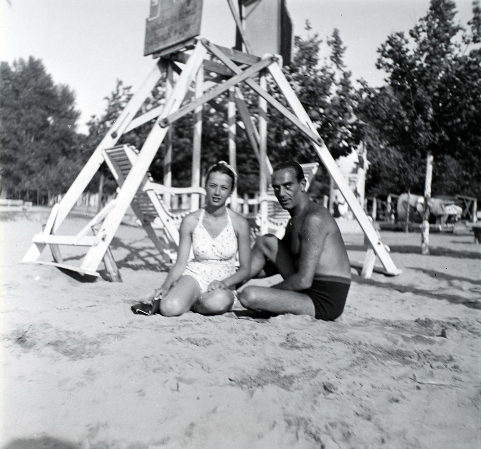 Magyarország,Balaton, Siófok, Strand., 1940, Barna Imre, strand, fürdőruha, fürdőnadrág, Fortepan #133407