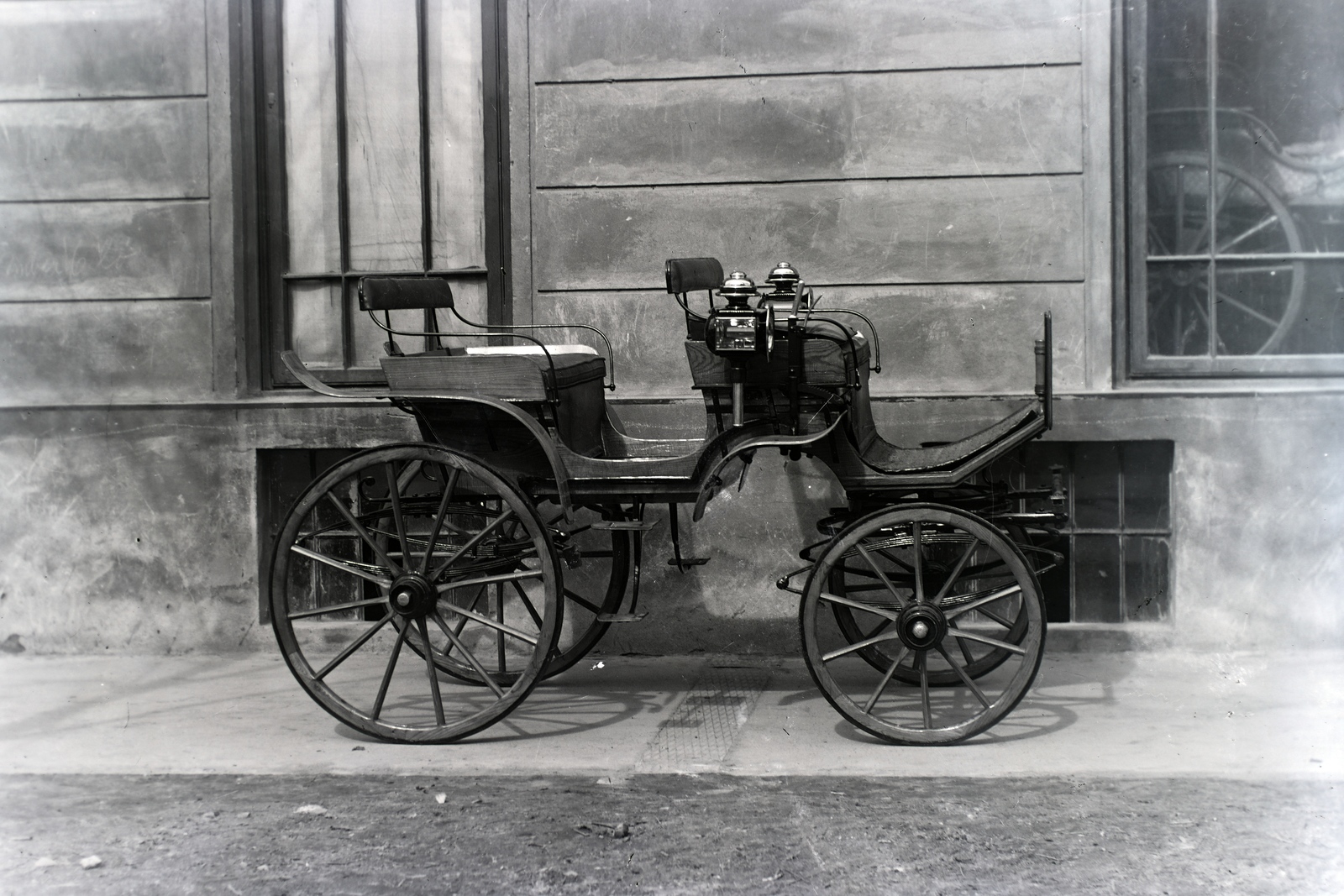 Magyarország, Pécs, Rákóczi út 43., Varga Gyula kocsigyára, saját készítésú hintó., 1920, Varga Csaba dr., hintó, Fortepan #133437
