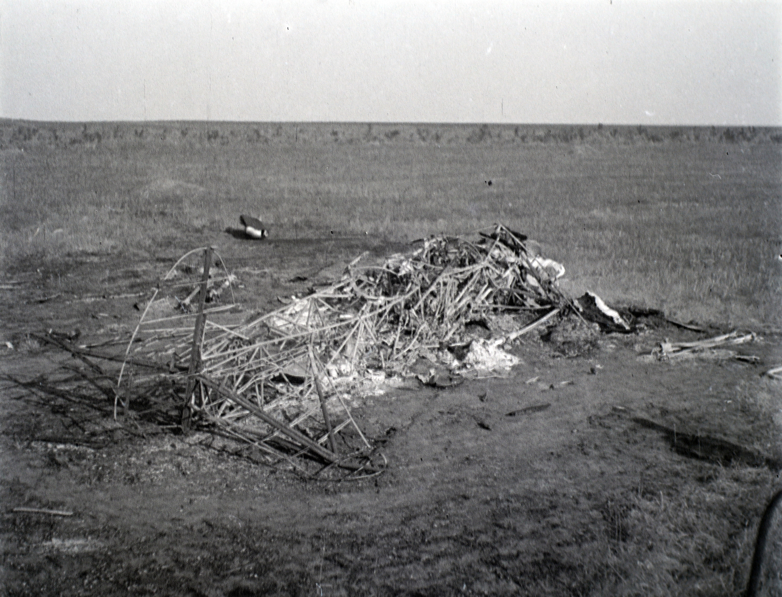 Ukraine, lezuhant Weiss Manfréd gyártmányú WM-21 Sólyom közelfelderítő repülőgép maradványa a szovjet fronton., 1941, Varga Csaba dr., airplane, wreck, eastern front, Fortepan #133481