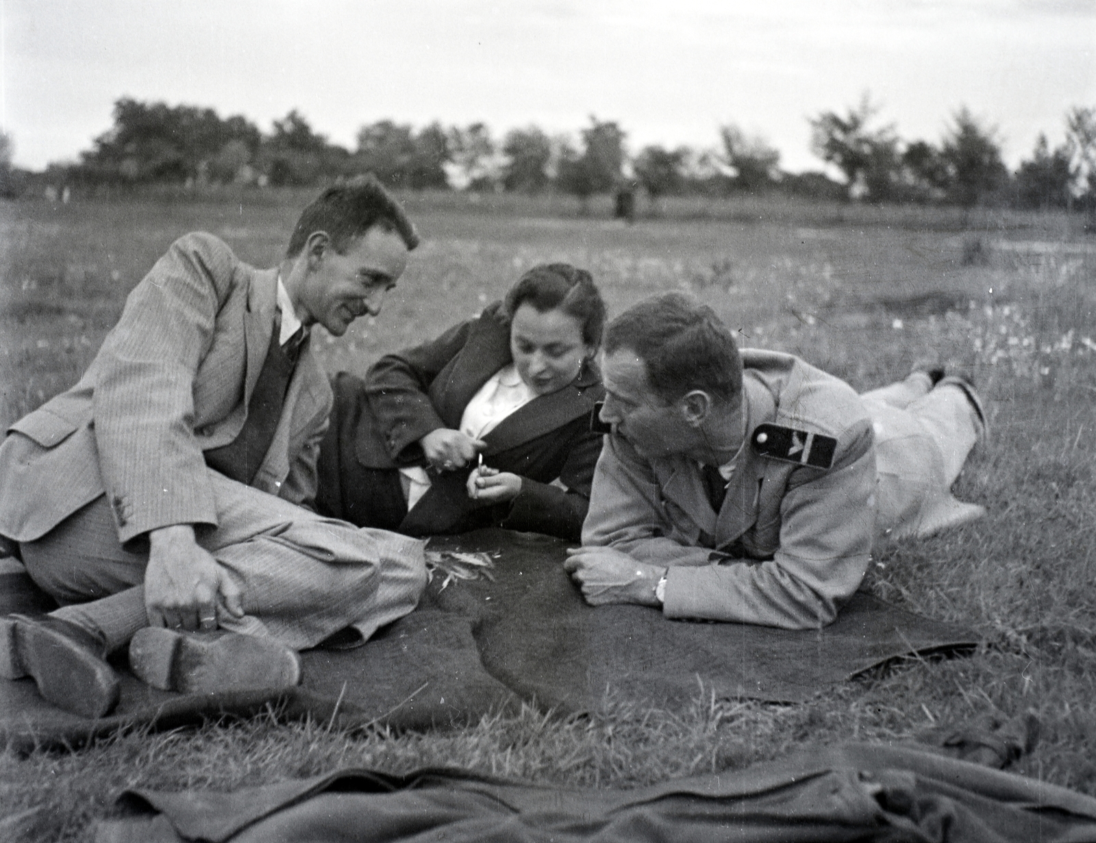 1937, Varga Csaba dr., prop up on elbows, lying on stomach, Fortepan #133529