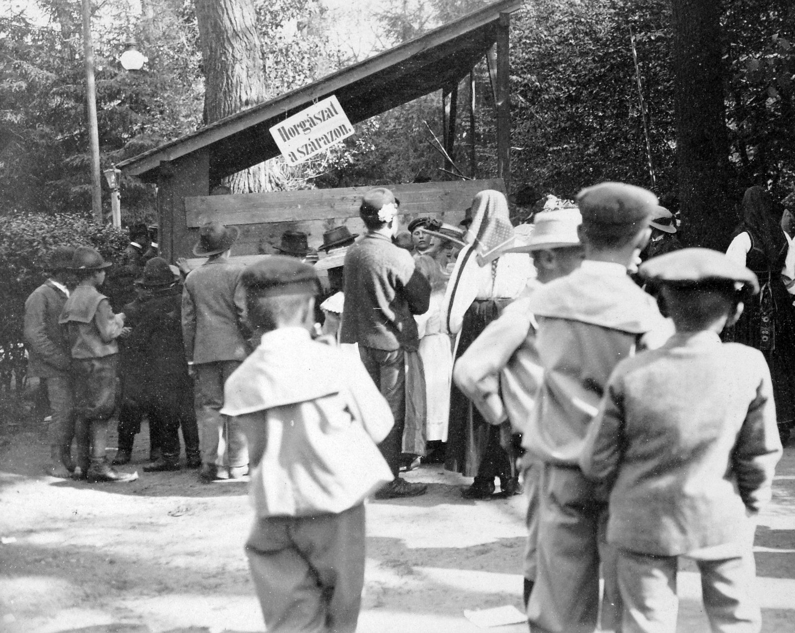 1917, Fortepan, park, életkép, bódé, horgászat, sokaság, Fortepan #13362