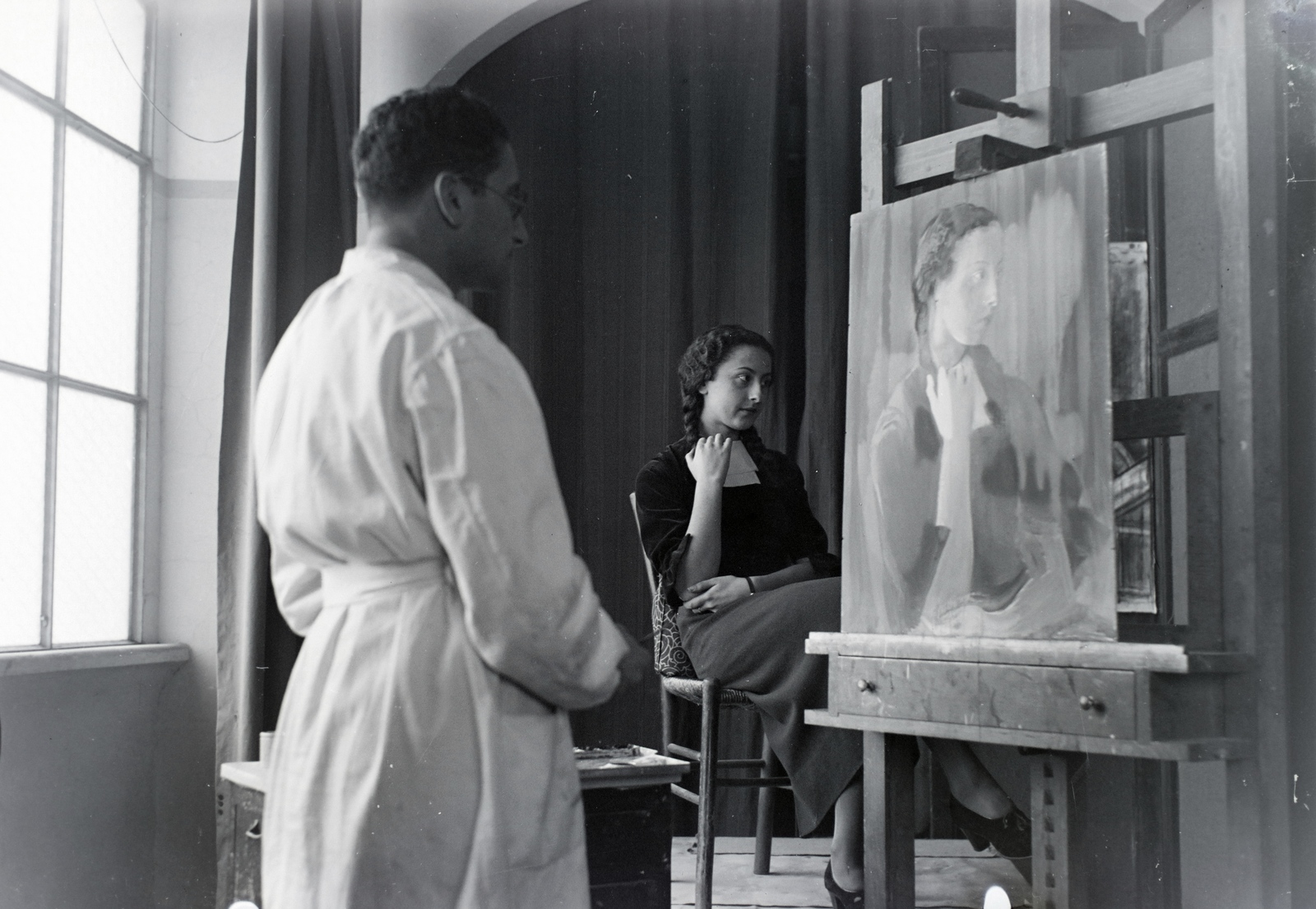 Italy, Rome, a római királyi akadémia ösztöndíjasa Vinkler László festőművész portréfestés közben., 1936, Vinkler Zsuzsi, three people, painter, painting, easel, Fortepan #133654