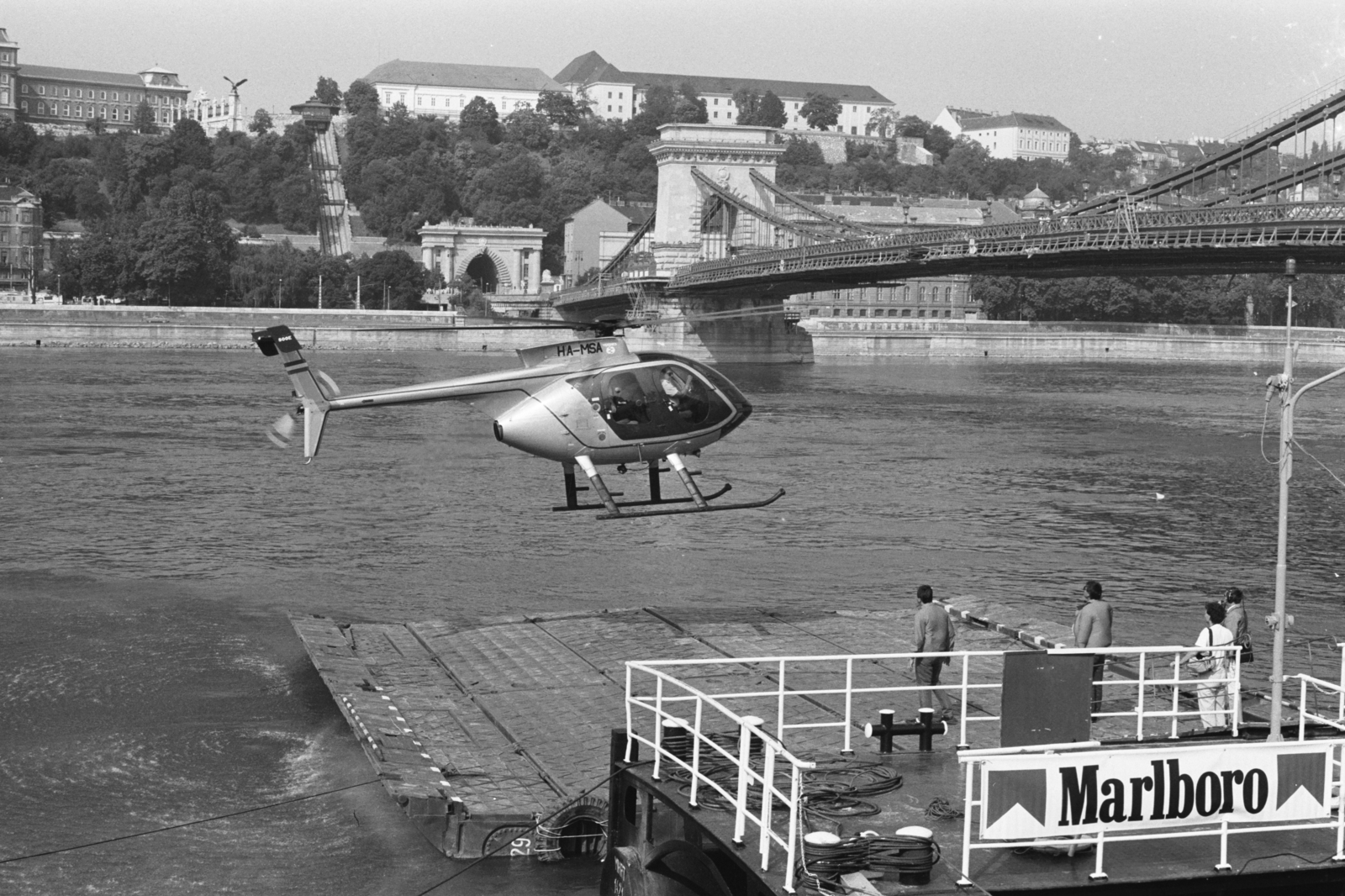 Hungary, Budapest V.,Budapest I., a Széchenyi Lánchíd és a budai Vár épületei Pestről nézve., 1988, Chuckyeager tumblr, helicopter, Budapest, Hughes-brand, Marlboro-brand, Fortepan #133742