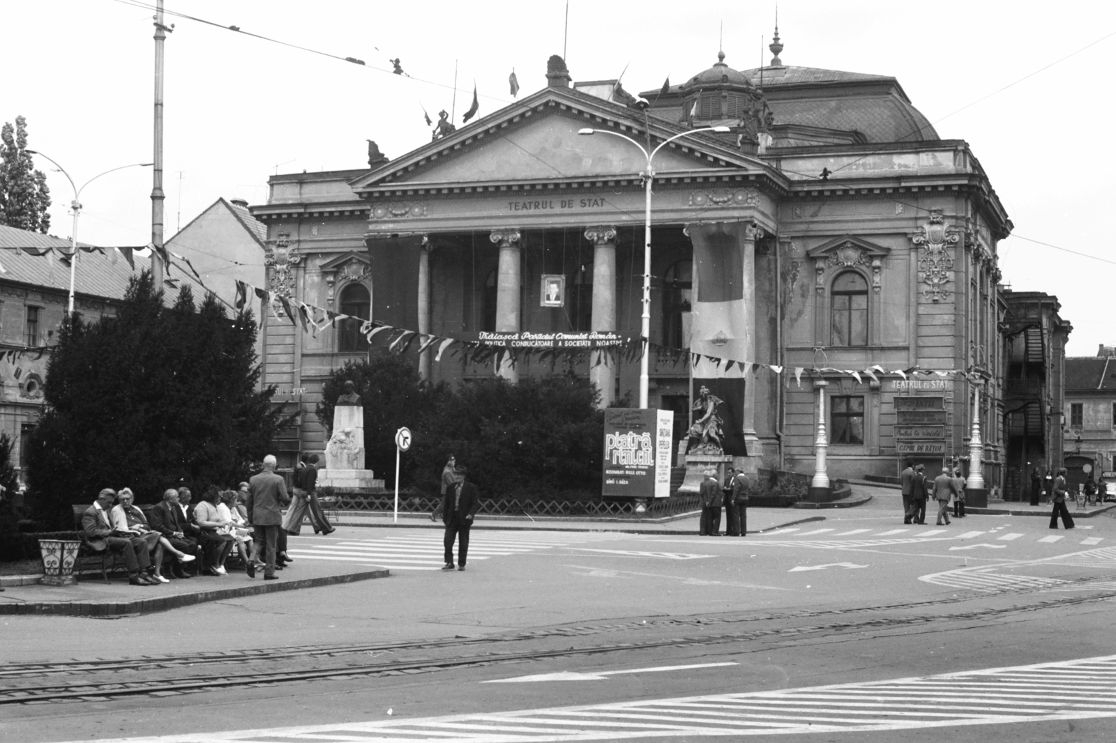 Románia,Erdély, Nagyvárad, Bémer tér (Piata Regele Ferdinand I), Szigligeti színház., 1977, Chuckyeager tumblr, színház, Fortepan #133748