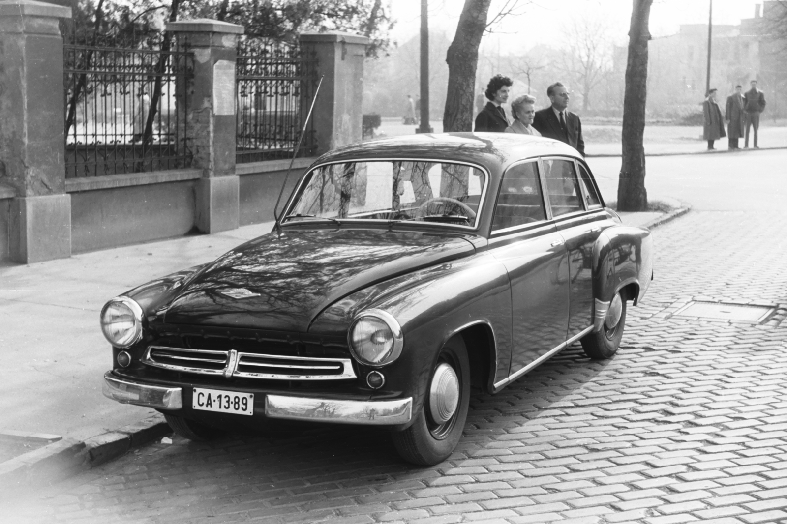 Hungary, Székesfehérvár, Várkörút (Népköztársaság út) - Rákóczi utca sarok., 1960, Chuckyeager tumblr, Wartburg-brand, number plate, Fortepan #133760