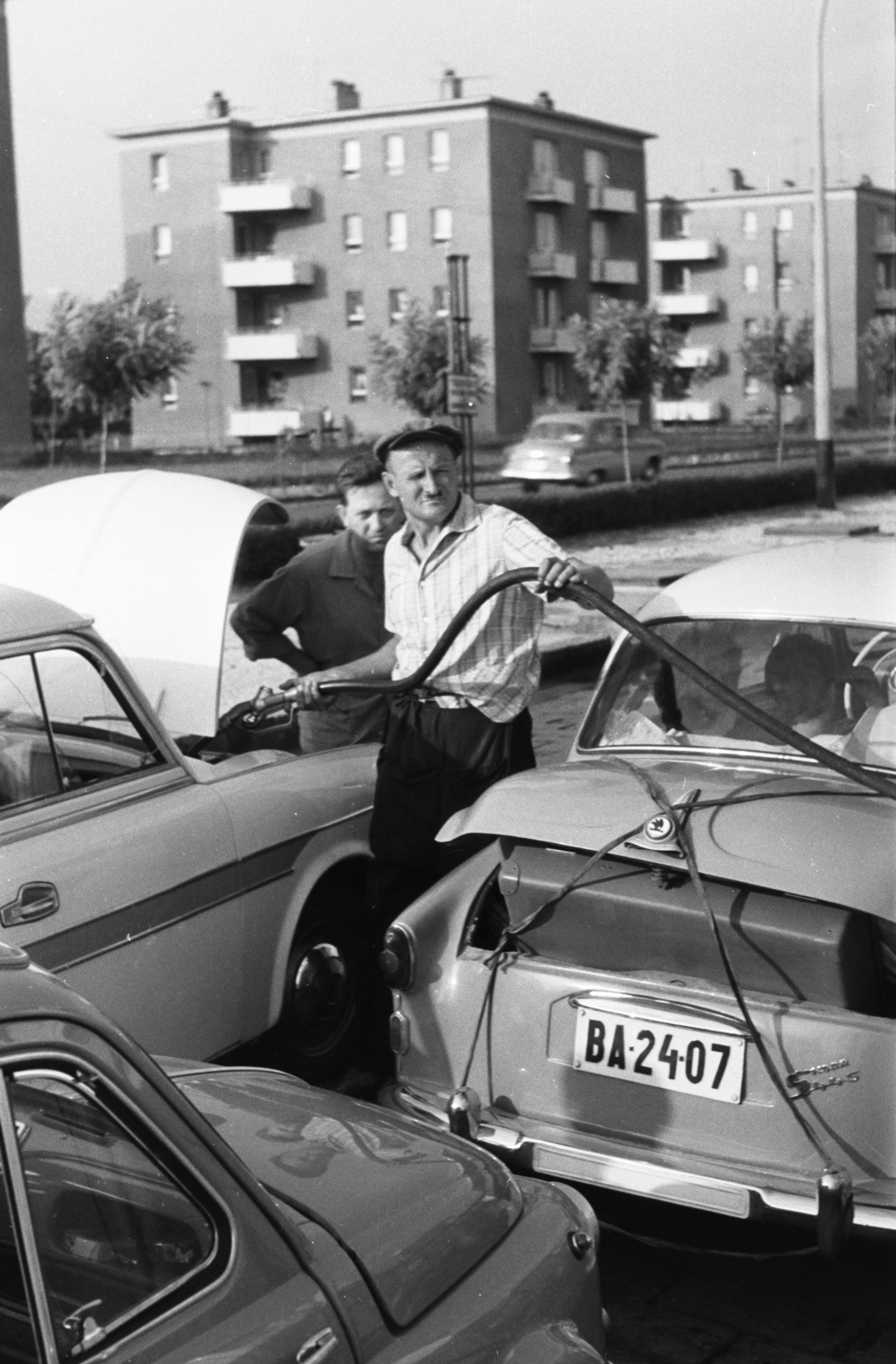 Hungary, Székesfehérvár, Balatoni út, ÁFOR benzinkút., 1965, Chuckyeager tumblr, blocks, gas station, number plate, Fortepan #133816