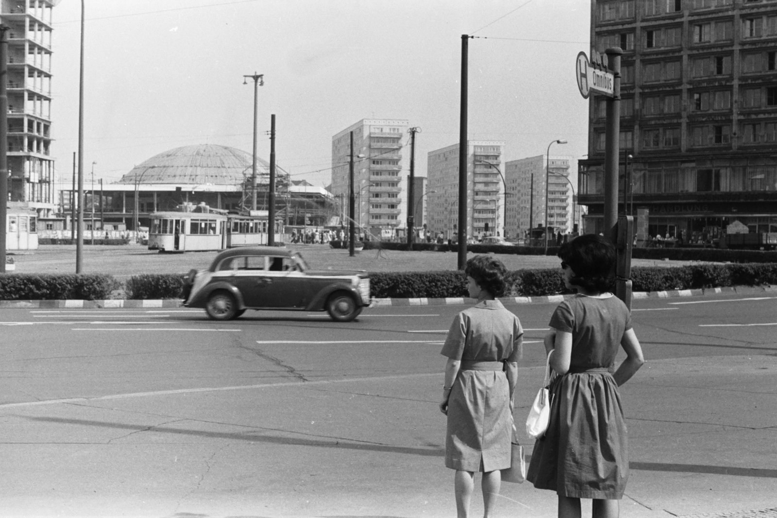 Germany, Berlin, Kelet-Berlin, Alexanderplatz, a kép bal szélén az építés alatt álló Haus des Lehrers és a Kongresshalle (később Berliner Congress Center /BCC/)., 1963, Chuckyeager tumblr, GDR, East-Berlin, Fortepan #133869