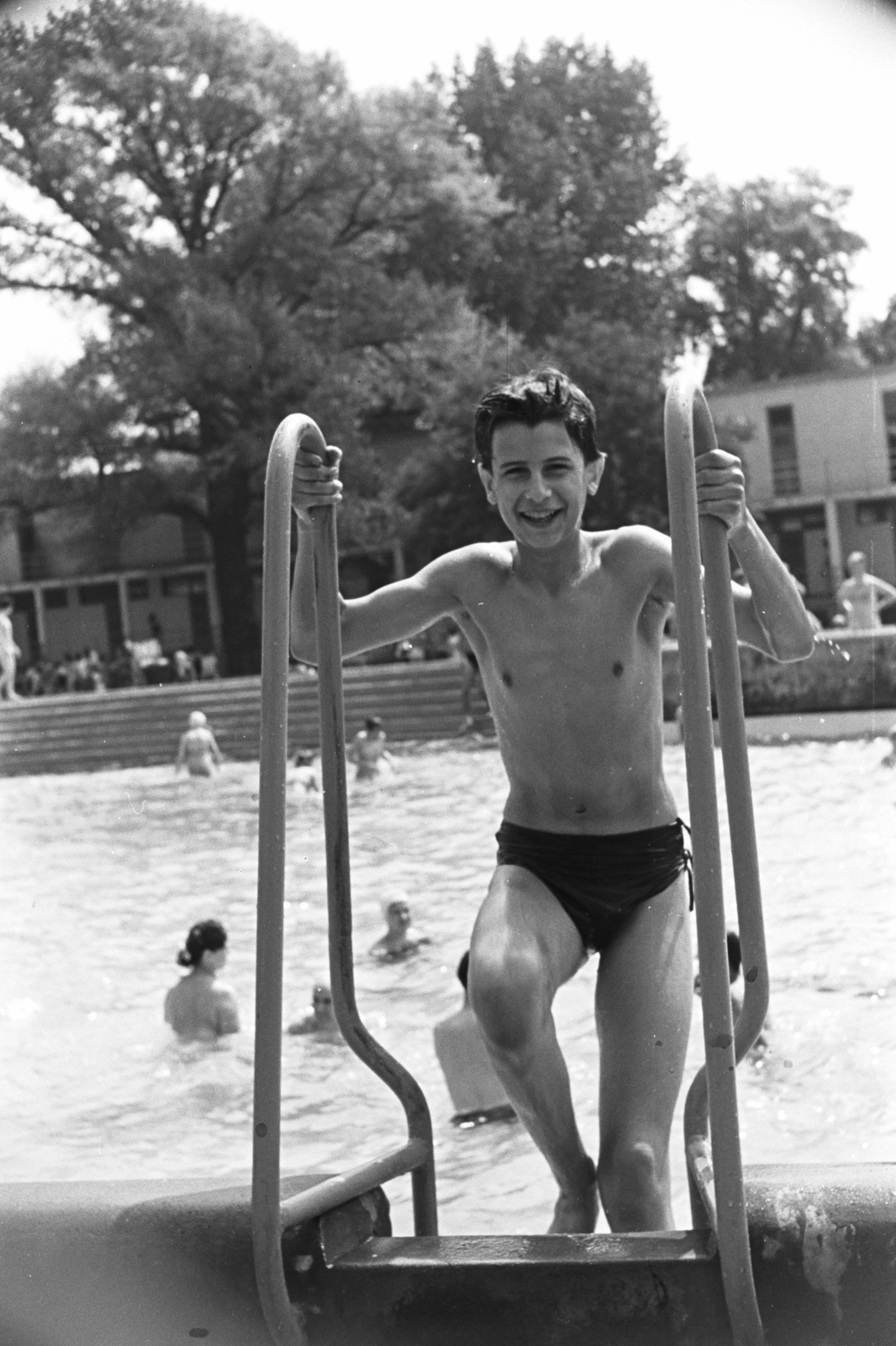 Magyarország, Margitsziget, Budapest, Palatinus Strandfürdő., 1959, Chuckyeager tumblr, uszoda, medence létra, Fortepan #133893