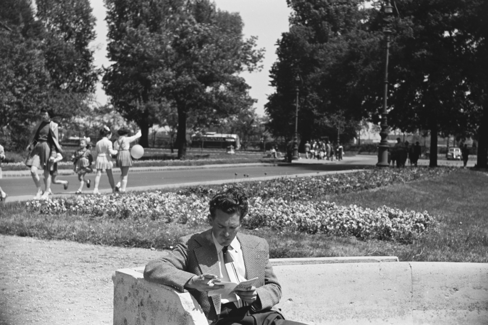 Magyarország, Margitsziget, Budapest, a felvétel a Margit fürdő előtti ivókútnál készült., 1963, Chuckyeager tumblr, Fortepan #133917