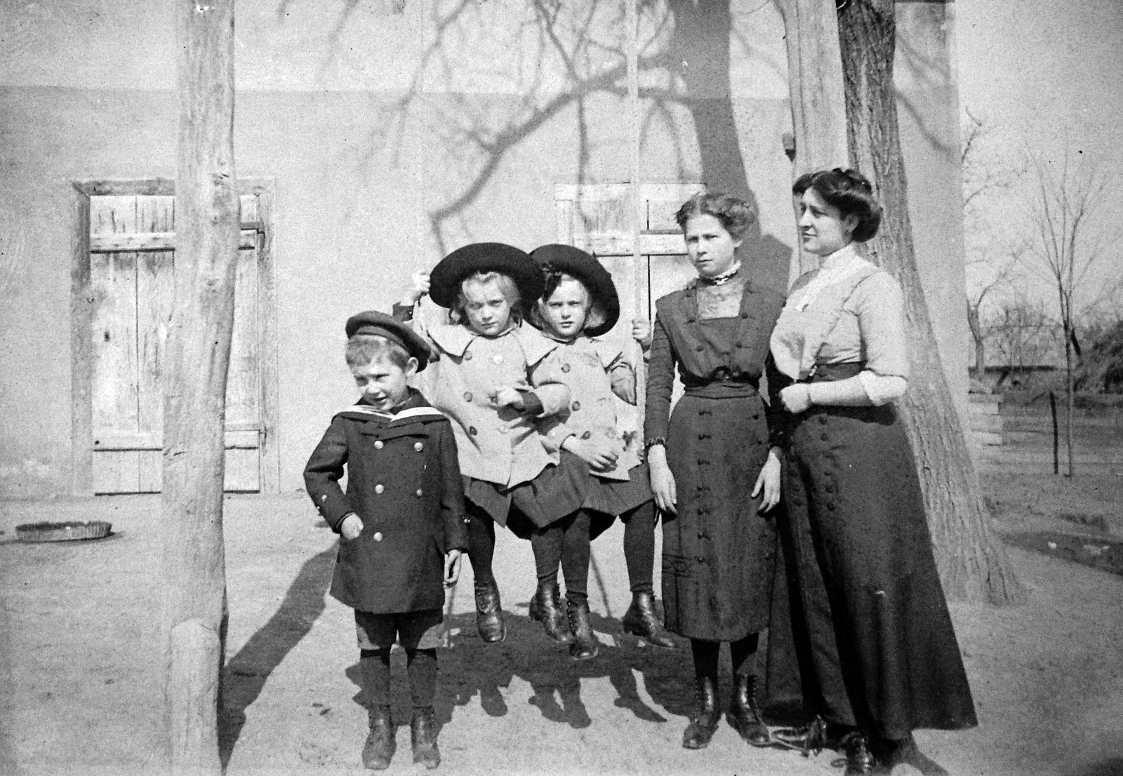 1922, Fortepan, kalap, hinta, udvar, csoportkép, nők, gyerekek, Fortepan #13392