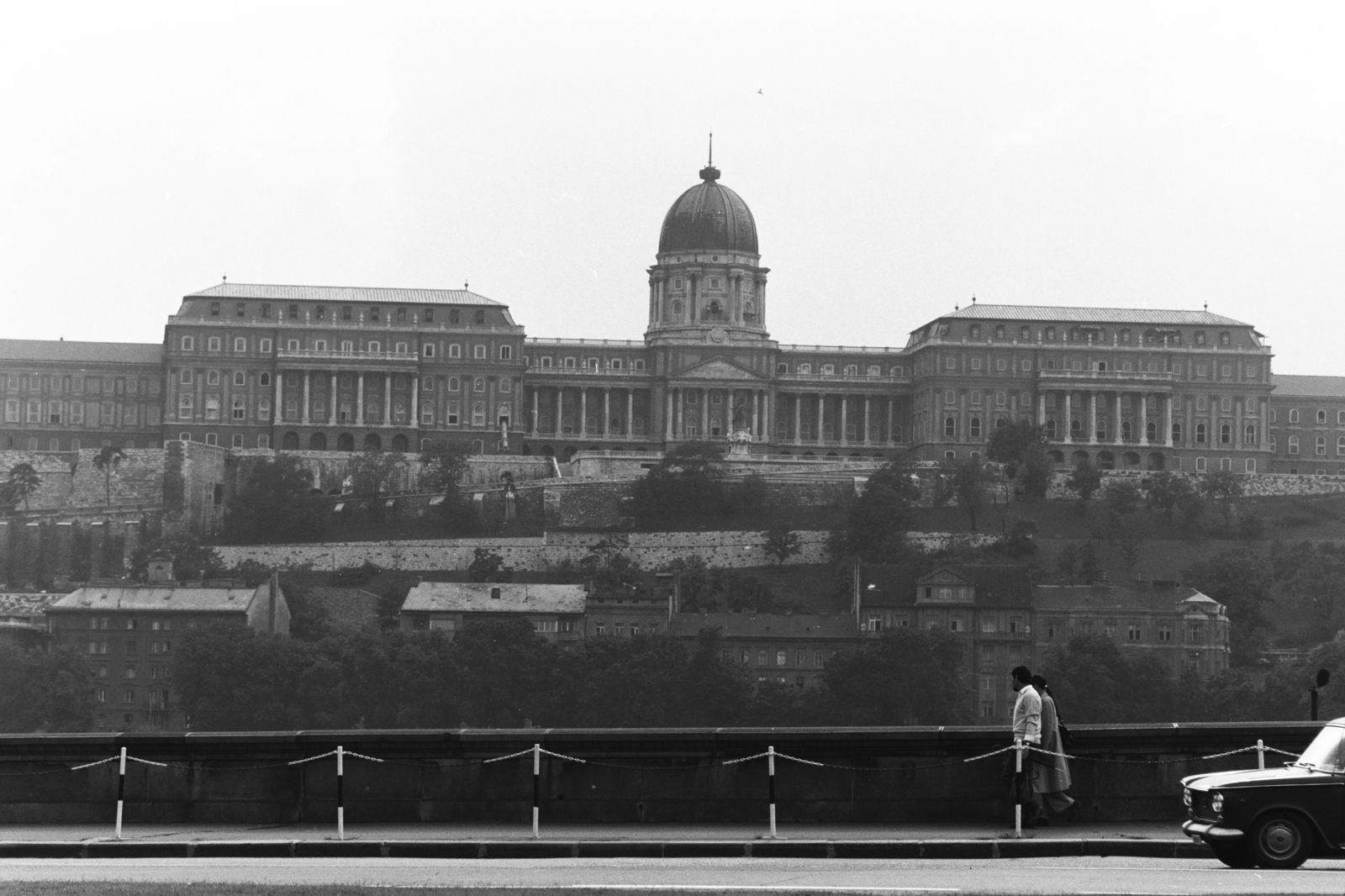 Magyarország, Budapest V., Széchenyi István (Roosevelt) tér, szemben a Budavári Palota (korábban Királyi Palota)., 1971, Chuckyeager tumblr, palota, Duna, Budapest, Fortepan #133925