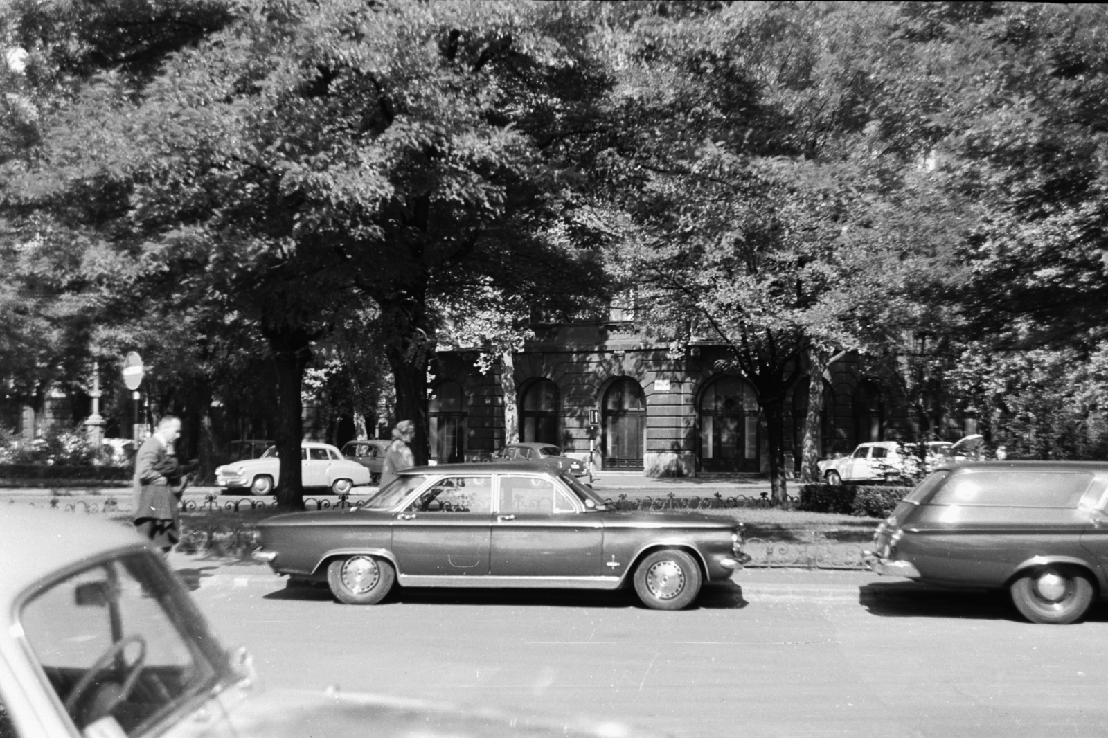 Magyarország, Budapest V., Szabadság tér, jobbra az Aulich utca., 1965, Chuckyeager tumblr, Budapest, Chevrolet Corvair, Fortepan #133943