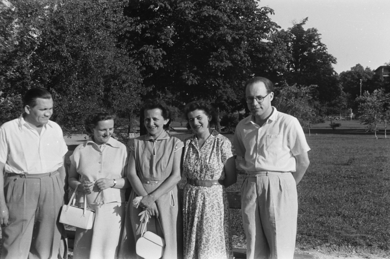 Hungary, Budapest XII., a Csörsz utca és a Hegyalja út közötti park a Hegyalja út felé nézve., 1957, Chuckyeager tumblr, Budapest, tableau, summer, Fortepan #133975