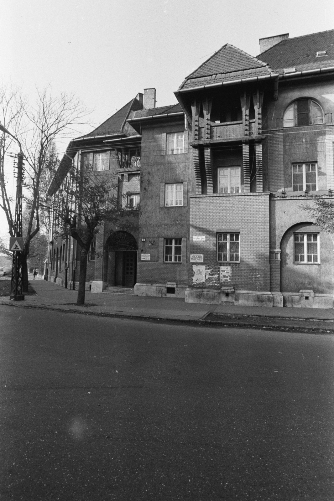 Hungary, Budapest XIX., Wekerletelep, Kós Károly (Petőfi) tér 9., balra a Thököly utca., 1978, Chuckyeager tumblr, Budapest, Fortepan #134029