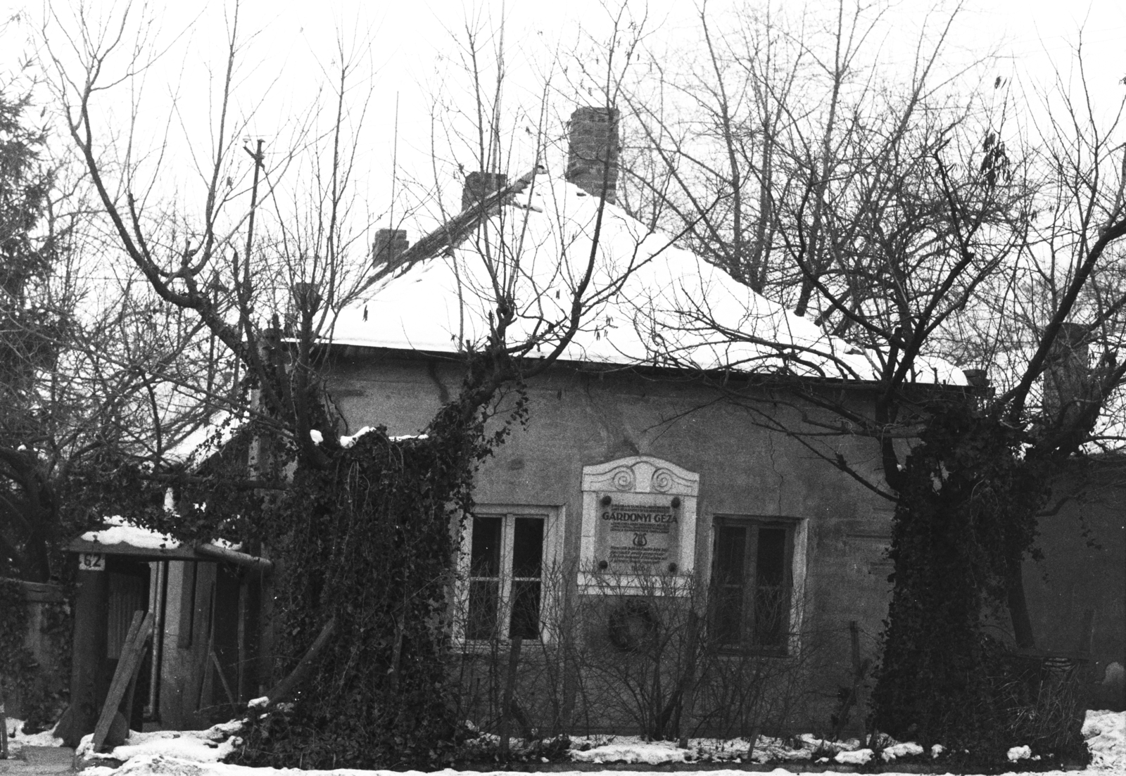 Magyarország, Sály, Gárdonyi Géza emlékház., 1958, Chuckyeager tumblr, házszám, emléktábla, ház, kémény, Fortepan #134054