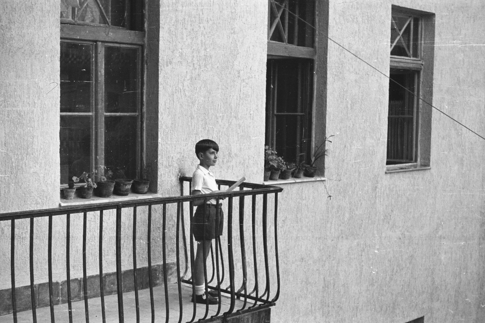 1958, Chuckyeager tumblr, courtyard balcony, balcony, kid, Fortepan #134064