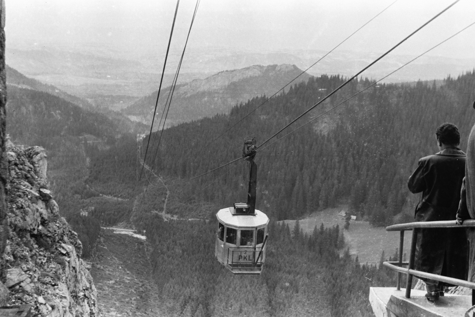 Poland,Tatry Wysokie, kabinos kötélpálya a Kasprowy csúcshoz, a felső végállomás., 1960, Chuckyeager tumblr, cableway, Fortepan #134066