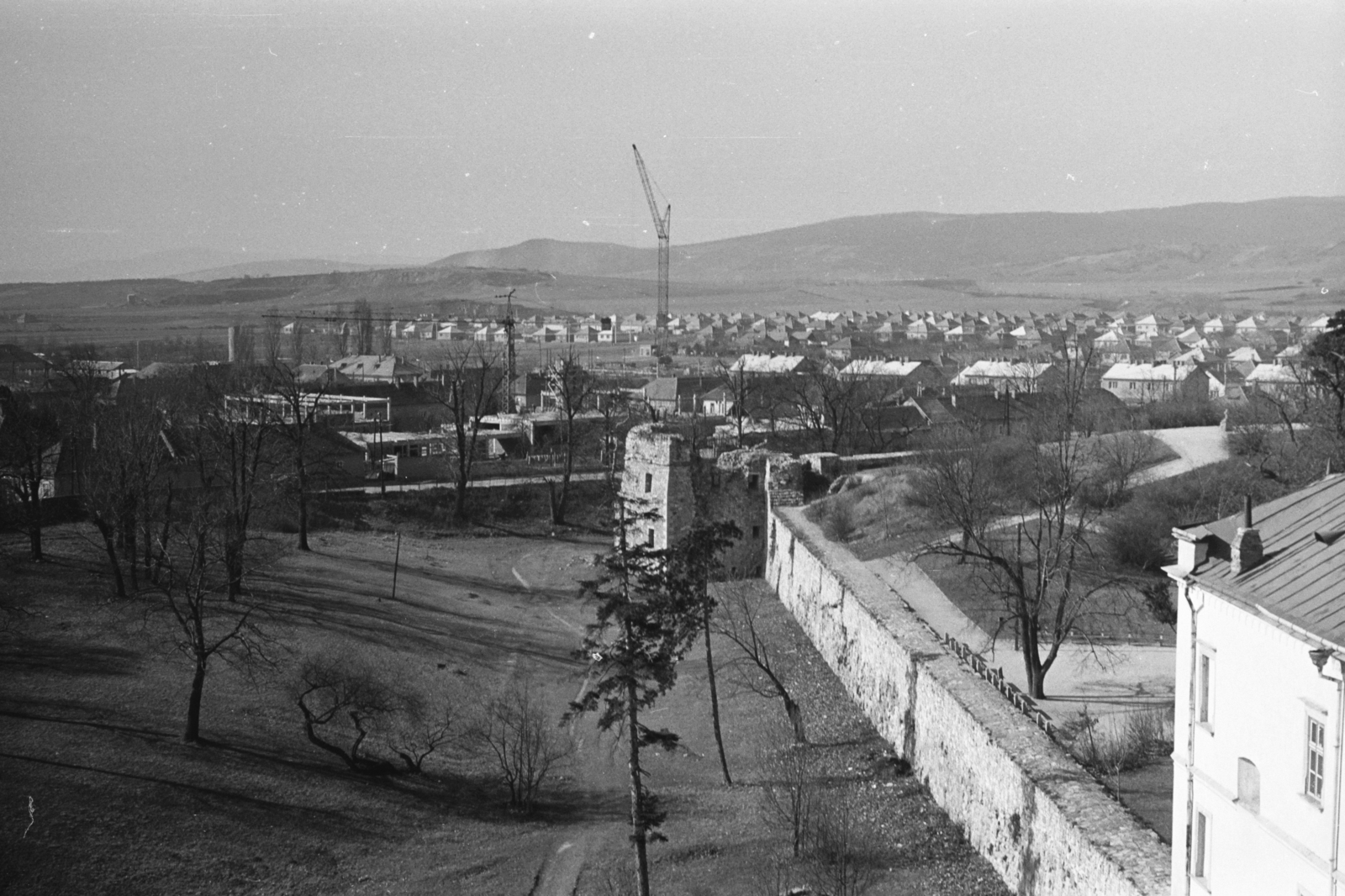 Hungary, Sárospatak, Rákóczi-vár, a déli várfal és Vörös-bástya a Vörös-toronyból nézve., 1977, Chuckyeager tumblr, Fortepan #134081