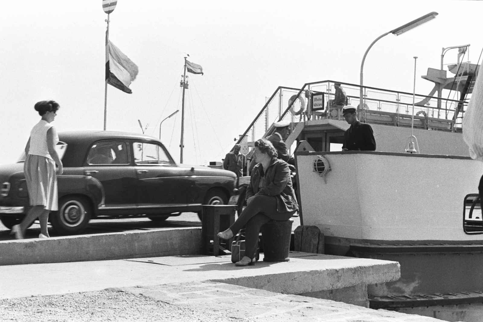 Magyarország,Balaton, Tihany, Tihanyrév kompkikötő., 1963, Chuckyeager tumblr, komp, mercedes w120, Fortepan #134124