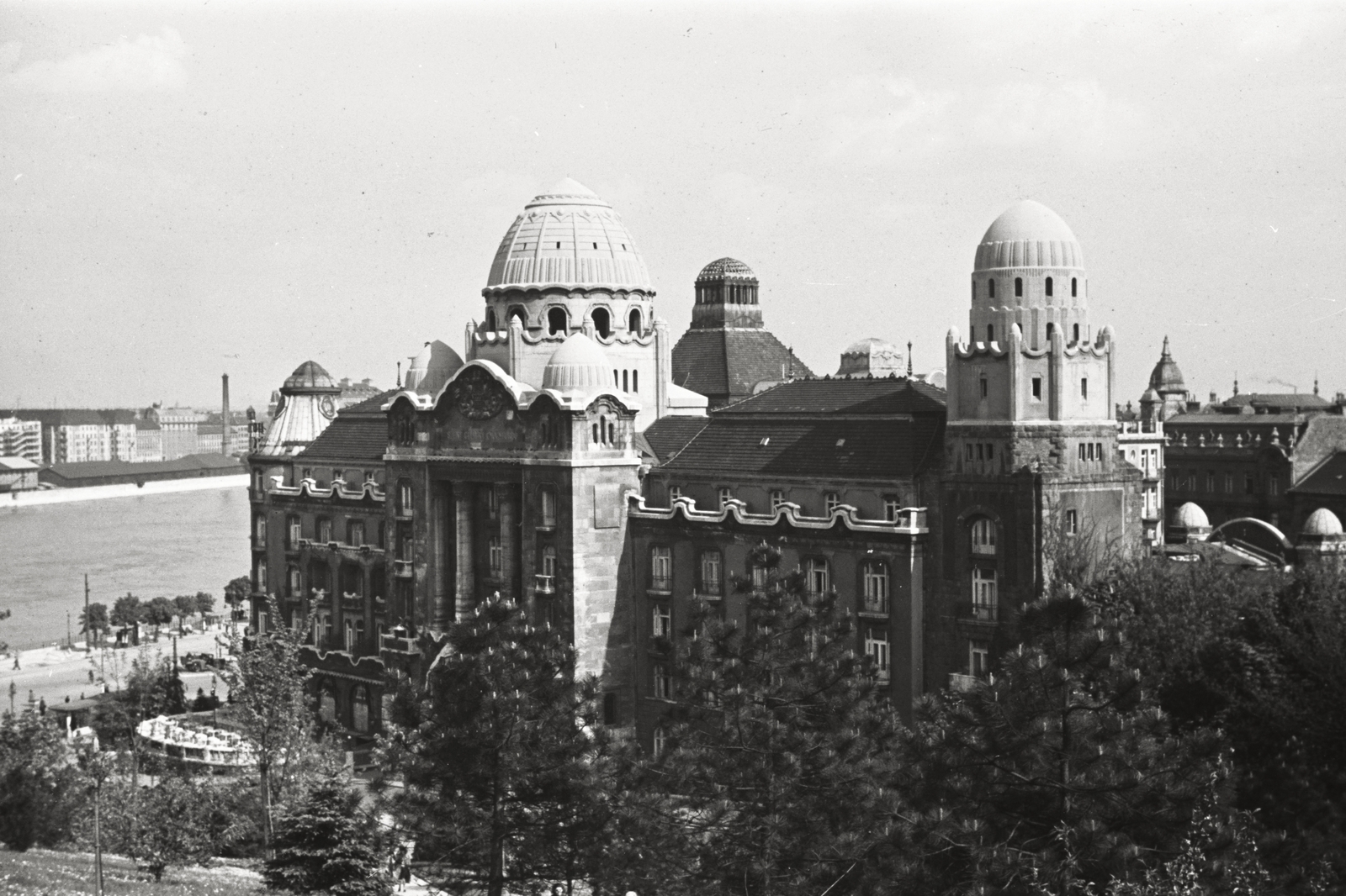Hungary, Budapest XI., kilátás a Gellért Szálló és Gyógyfürdő felé., 1939, Chuckyeager tumblr, Danube, Budapest, Art Nouveau architecture, Ármin Hegedűs-design, Artúr Sebestyén-design, Izidor Sterk-design, Fortepan #134152