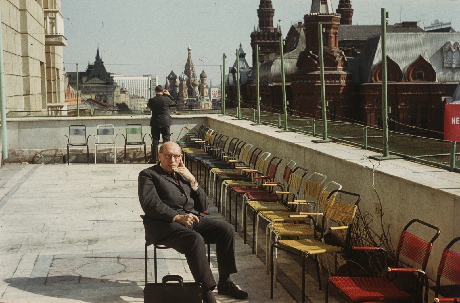 Russia, Moscow, Manézs tér (plosagy 50-letija Oktjabrja), a Moszkva Szálló terasza. Középen szemben a Vaszilij Blazsennij székesegyház a Vörös téren, jobbra az Állami Történelmi Múzeum., 1971, Chuckyeager tumblr, Soviet Union, colorful, Fortepan #134190