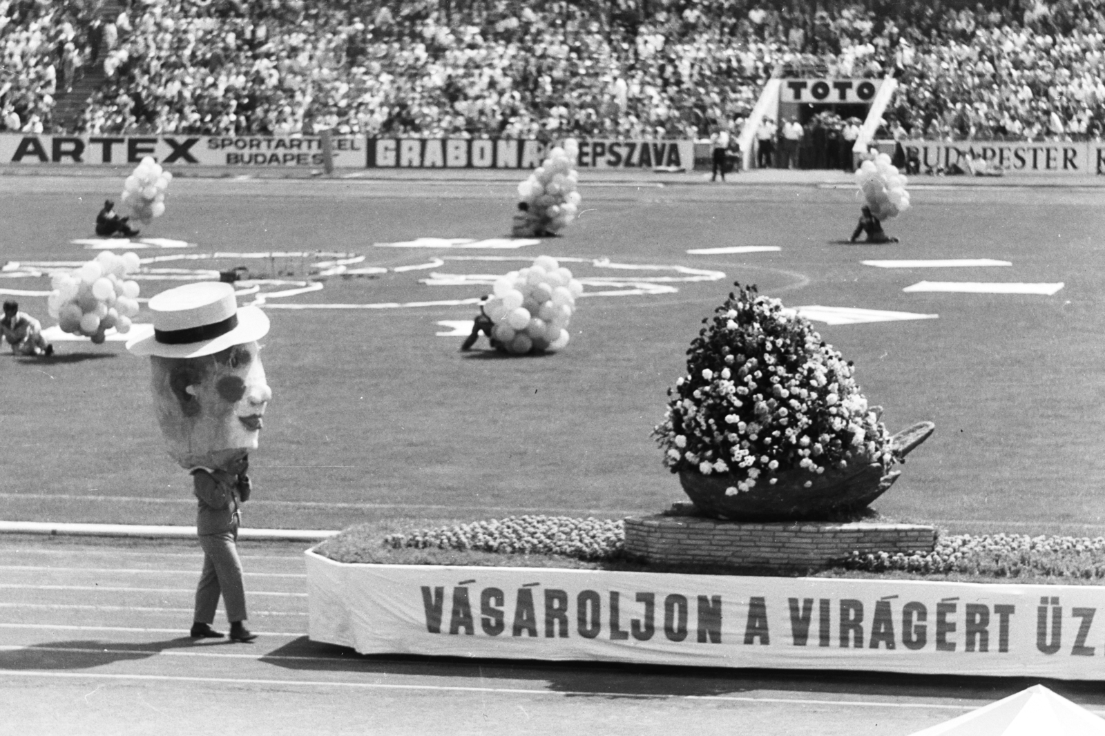 Hungary, Népstadion, Budapest XIV., Színészek-Újságírók Rangadó (SZÚR)., 1969, Chuckyeager tumblr, Budapest, Fortepan #134288