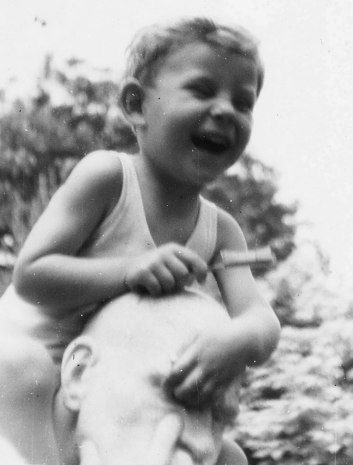 Hungary, Budapest II., Józsefhegyi utca., 1954, Péter Gábor, kid, Budapest, toothbrush, sitting on the shoulders, Fortepan #13430