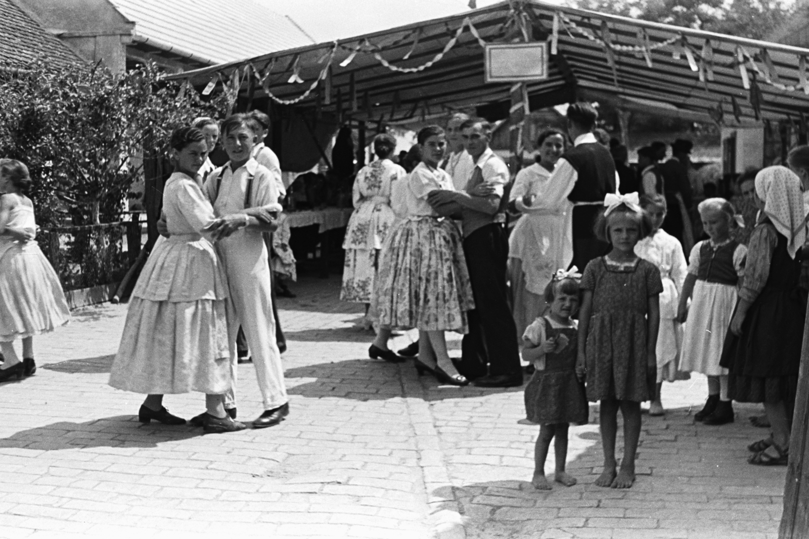 1952, Chuckyeager tumblr, barefoot, girl, Feast of Booths, tent, folk costume, dance, Fortepan #134322