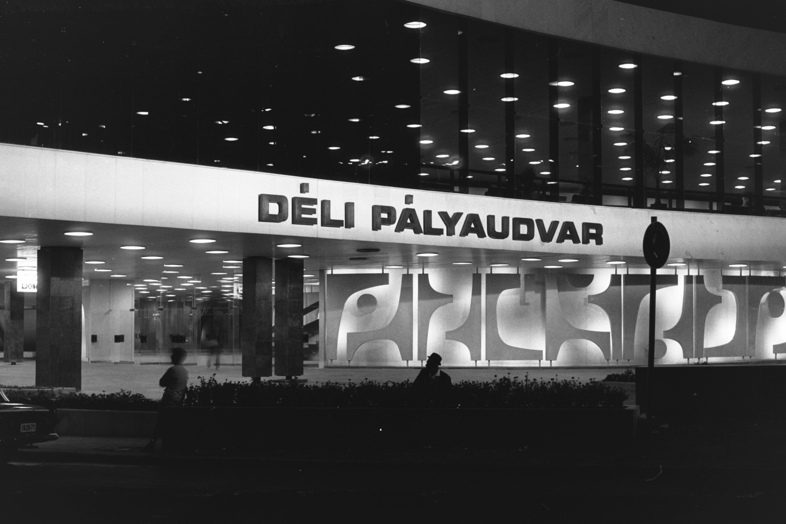 Hungary, Budapest I., Déli pályaudvar., 1973, Chuckyeager tumblr, night, train station, floodlighting, Budapest, Fortepan #134366